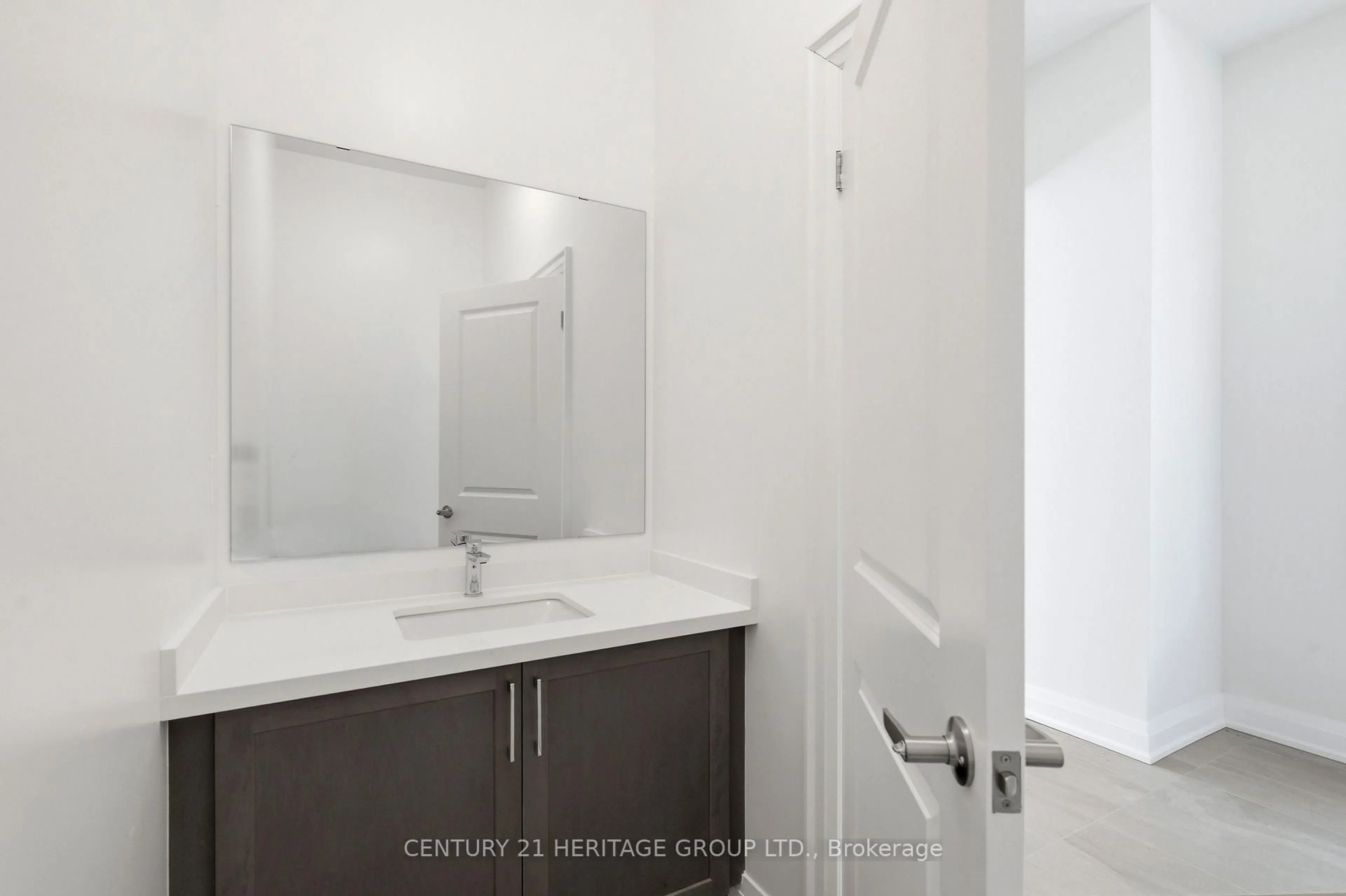 Standard bathroom, unknown for 159 Snively St, Richmond Hill Ontario L4E 3E9