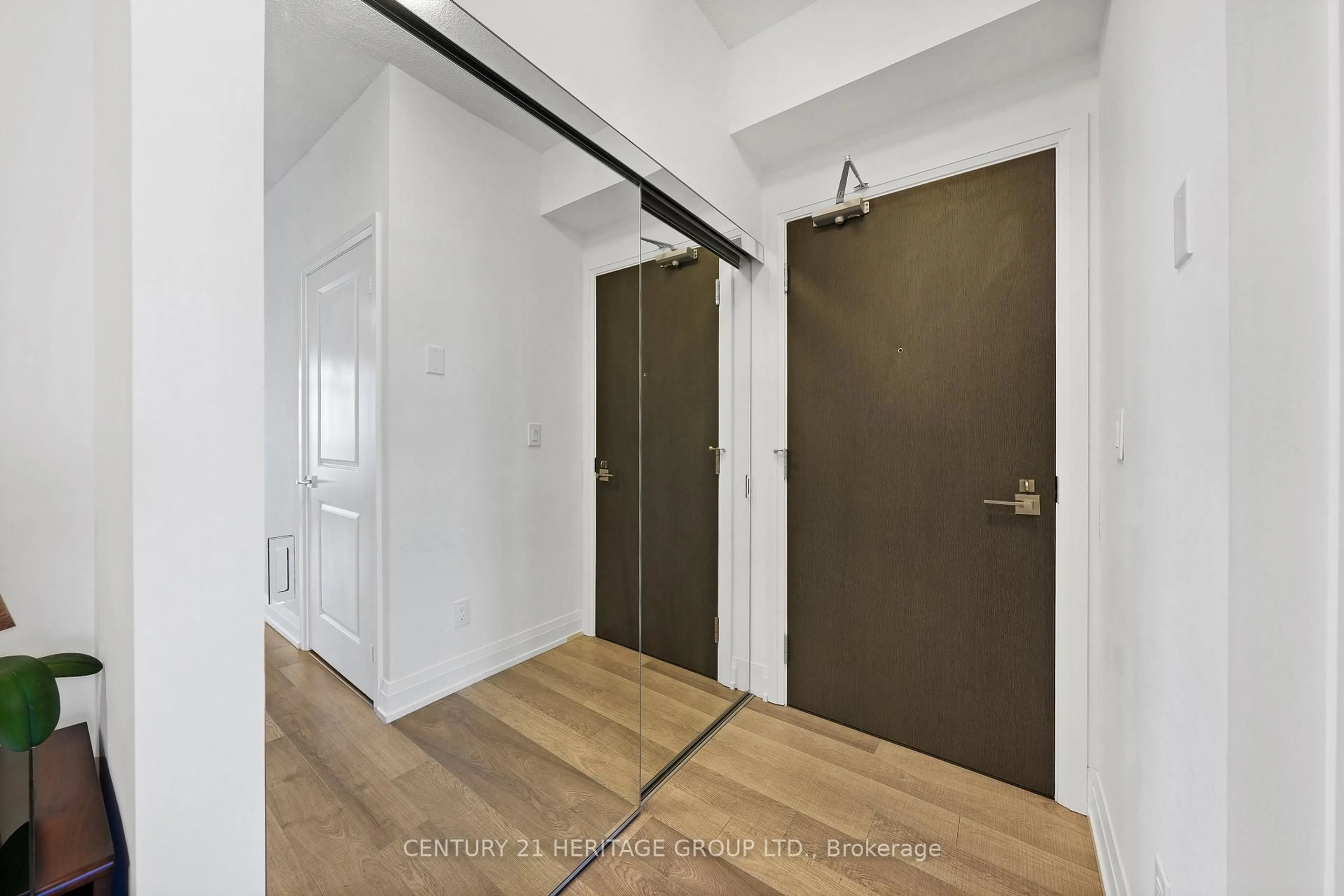 Indoor entryway for 3600 Hwy 7 #2206, Vaughan Ontario L4L 0G7