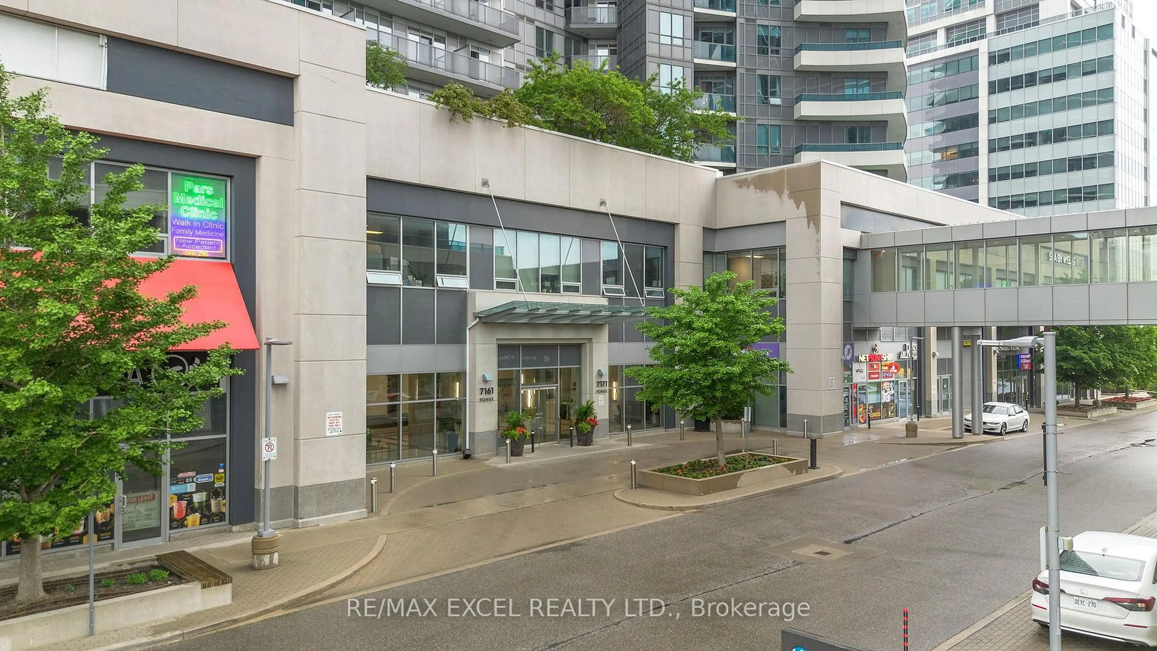 Indoor foyer for 7161 Yonge St #625, Markham Ontario L3T 0C8
