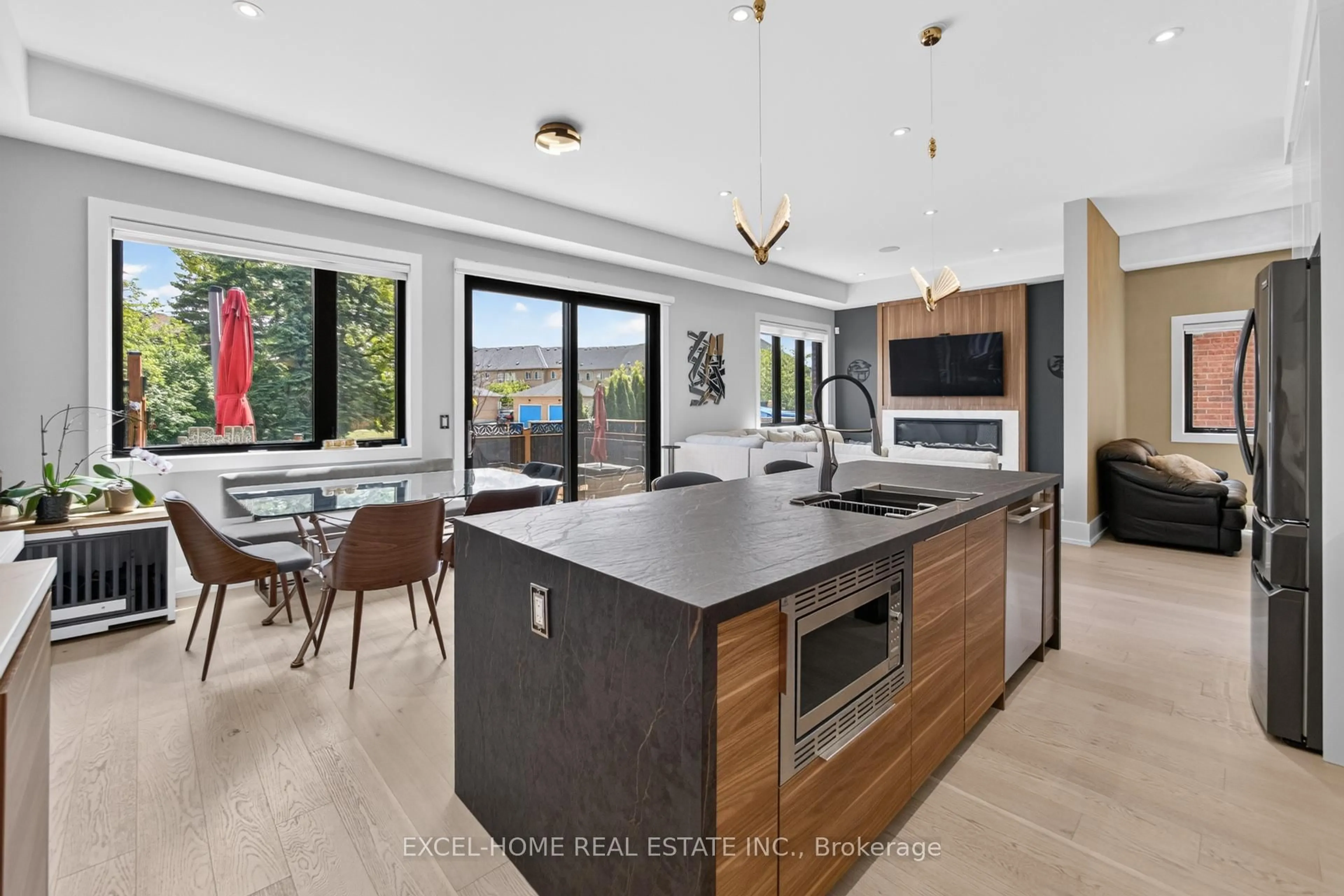 Open concept kitchen, unknown for 17 Leyburn Ave, Richmond Hill Ontario L4C 0R2