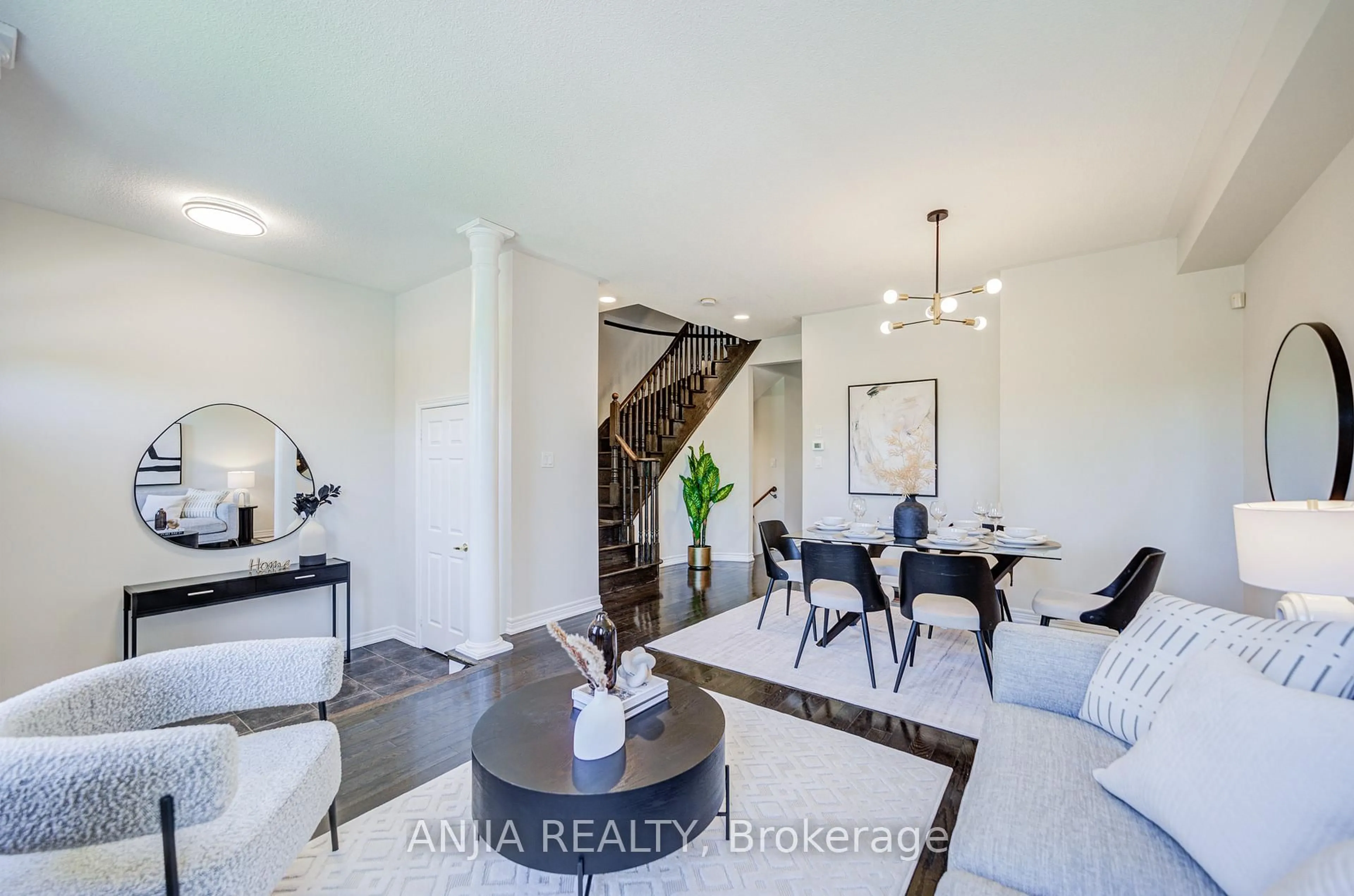 Indoor entryway for 110 Betty Roman Blvd, Markham Ontario L6C 0C8