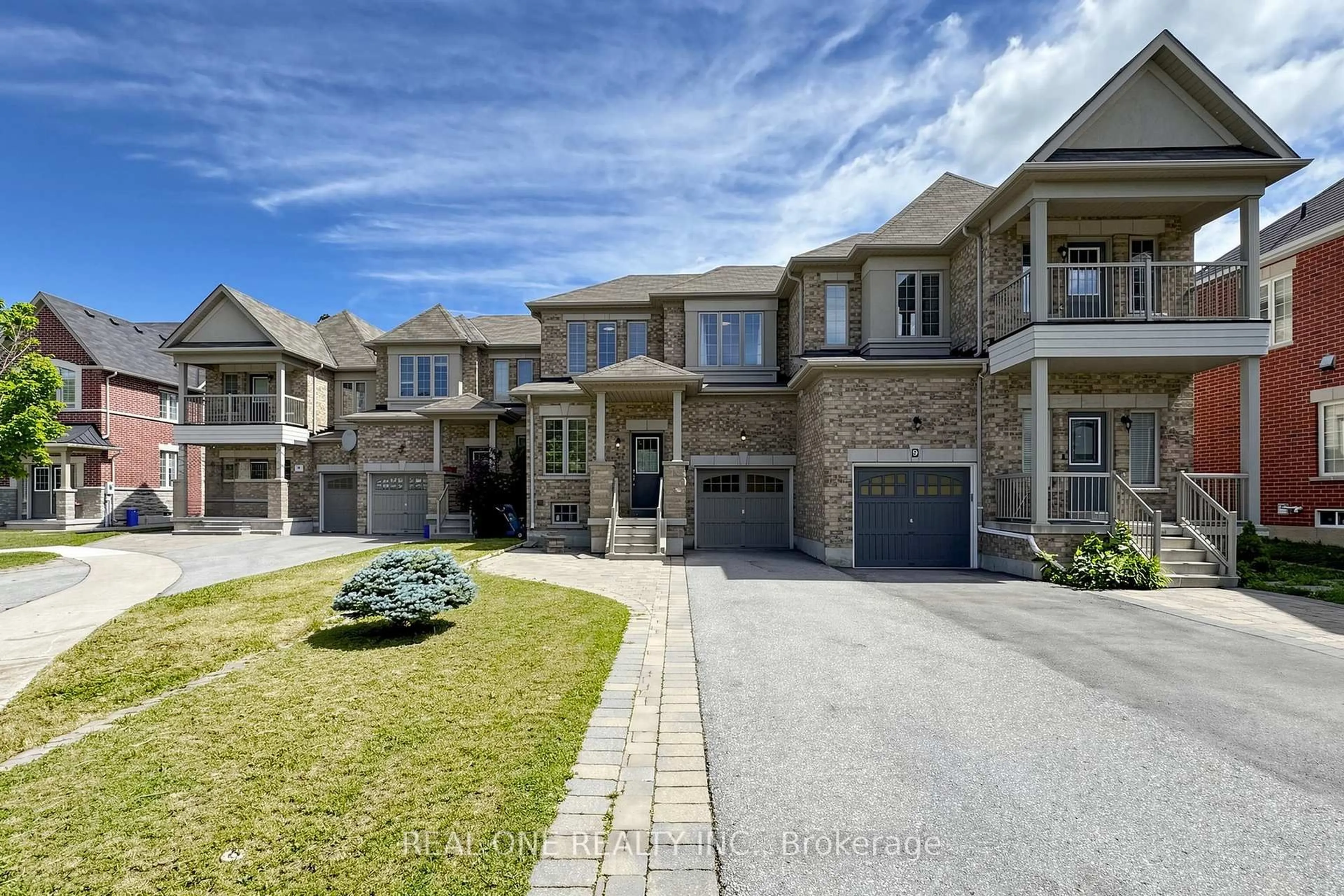Home with brick exterior material, street for 11 Moore's Crt, Markham Ontario L6B 0V6