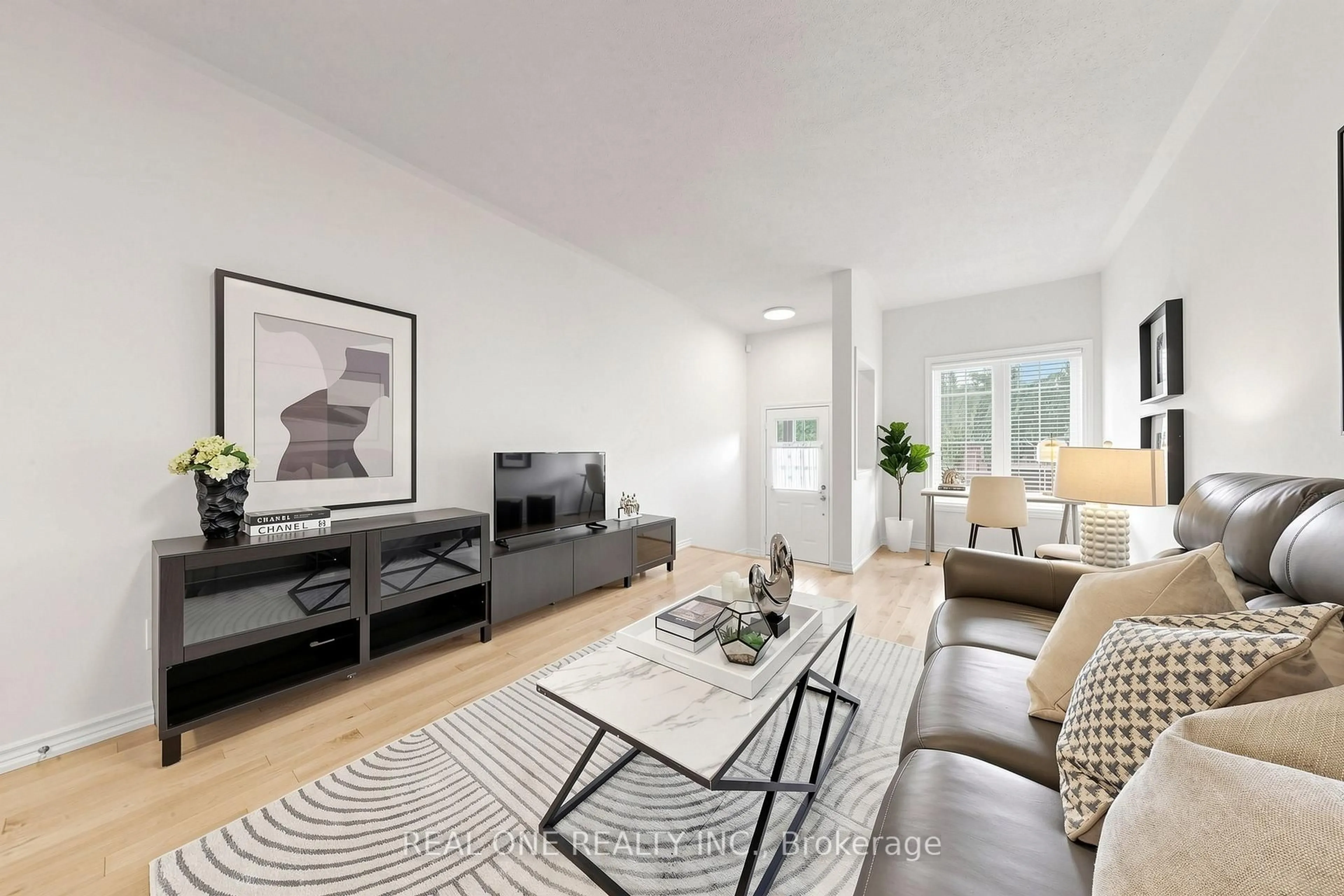 Living room with furniture, unknown for 11 Moore's Crt, Markham Ontario L6B 0V6