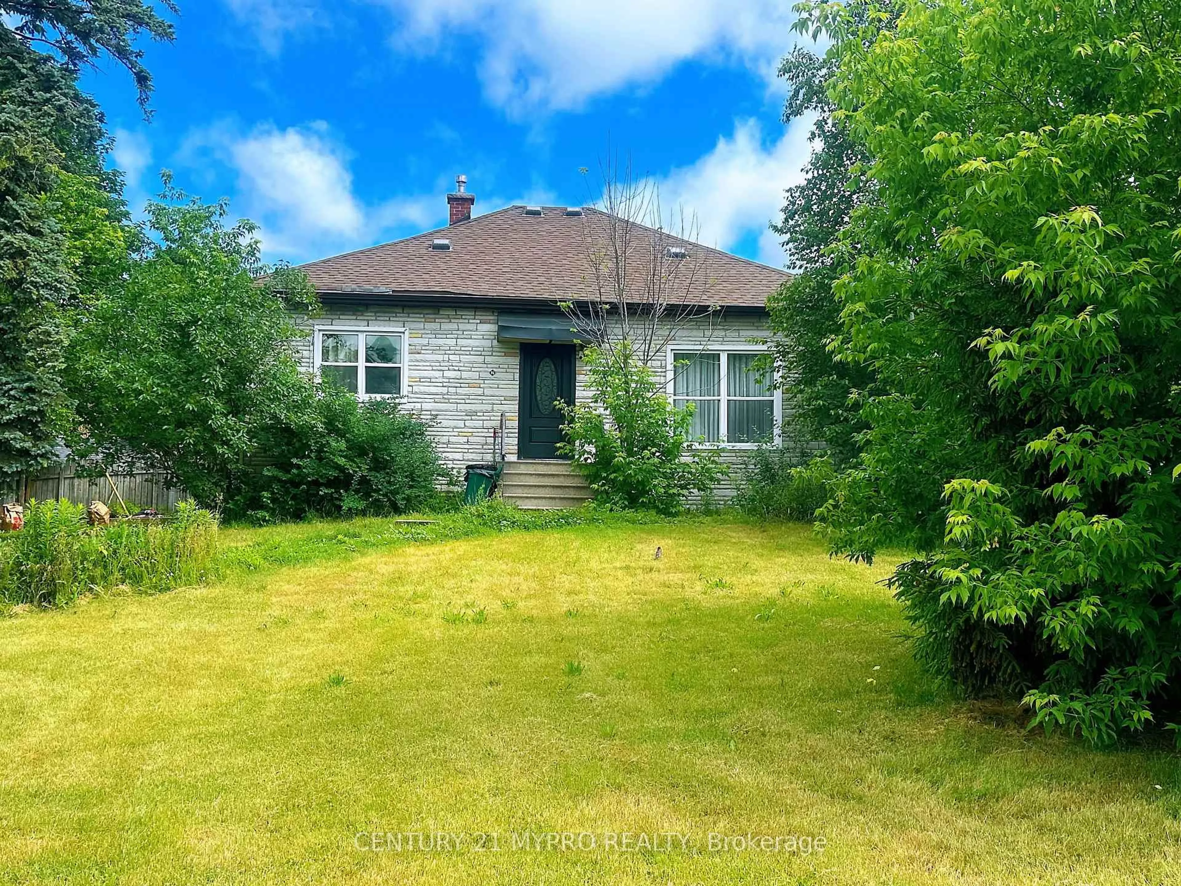 A pic from outside/outdoor area/front of a property/back of a property/a pic from drone, building for 94 Prospect St, Newmarket Ontario L3Y 3T4