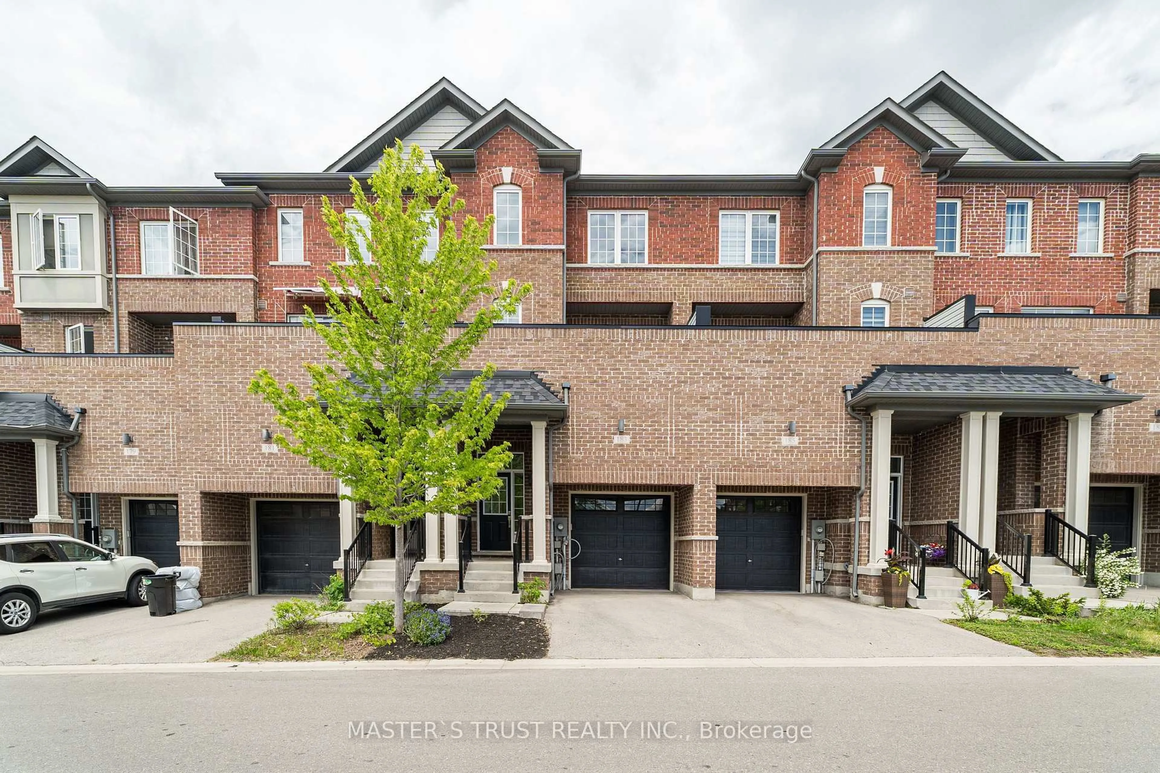 Home with brick exterior material, street for 183 Harding Park St, Newmarket Ontario L3Y 0E3