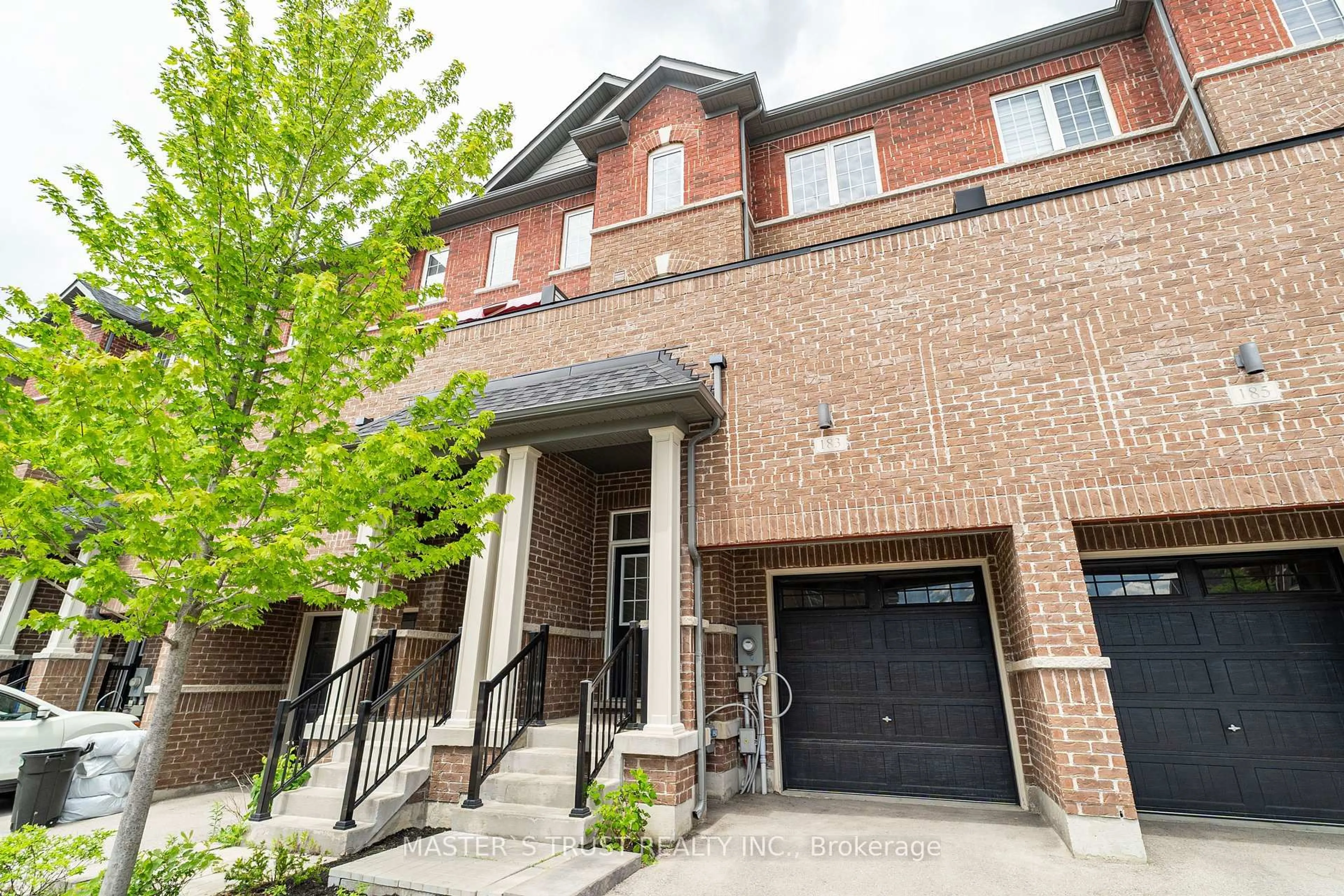 Home with brick exterior material, street for 183 Harding Park St, Newmarket Ontario L3Y 0E3