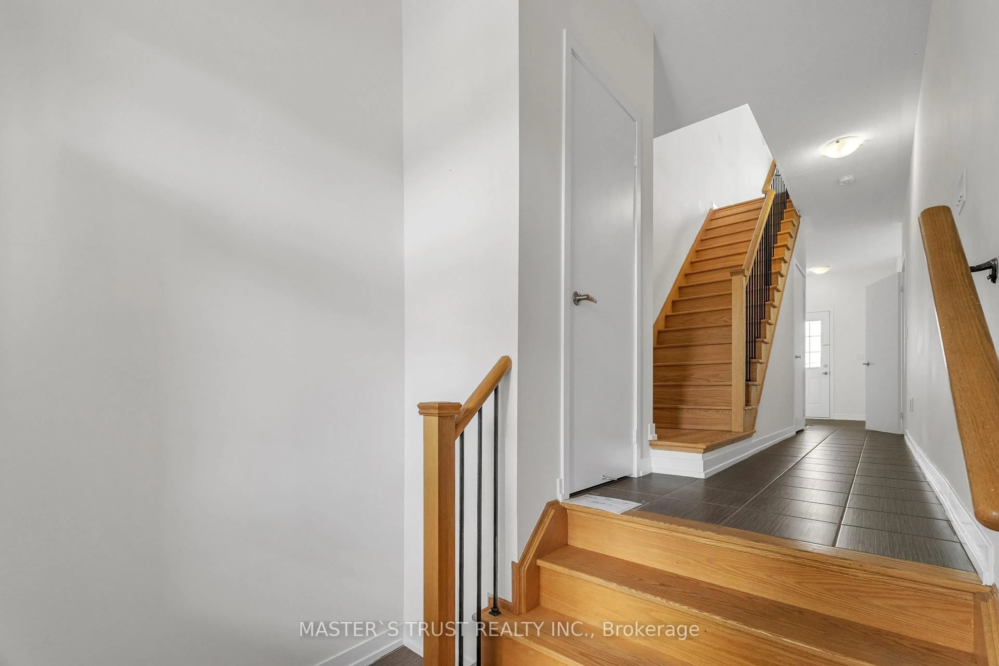 Unknown for 183 Harding Park St, Newmarket Ontario L3Y 0E3