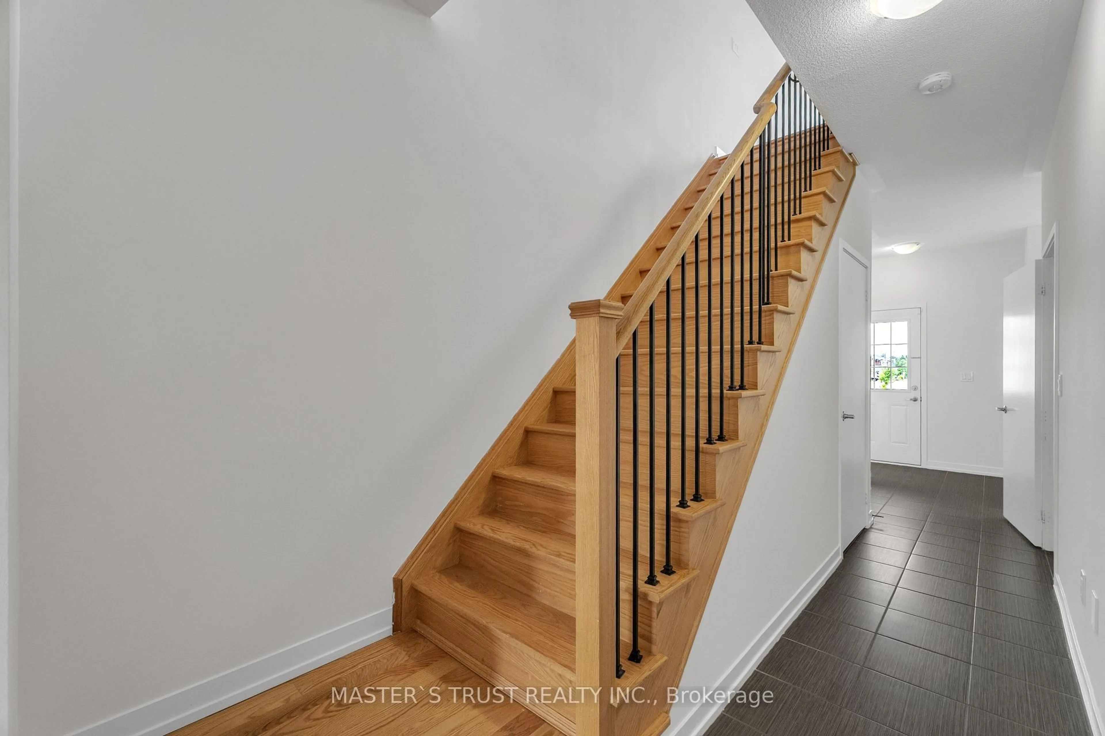 Stairs for 183 Harding Park St, Newmarket Ontario L3Y 0E3