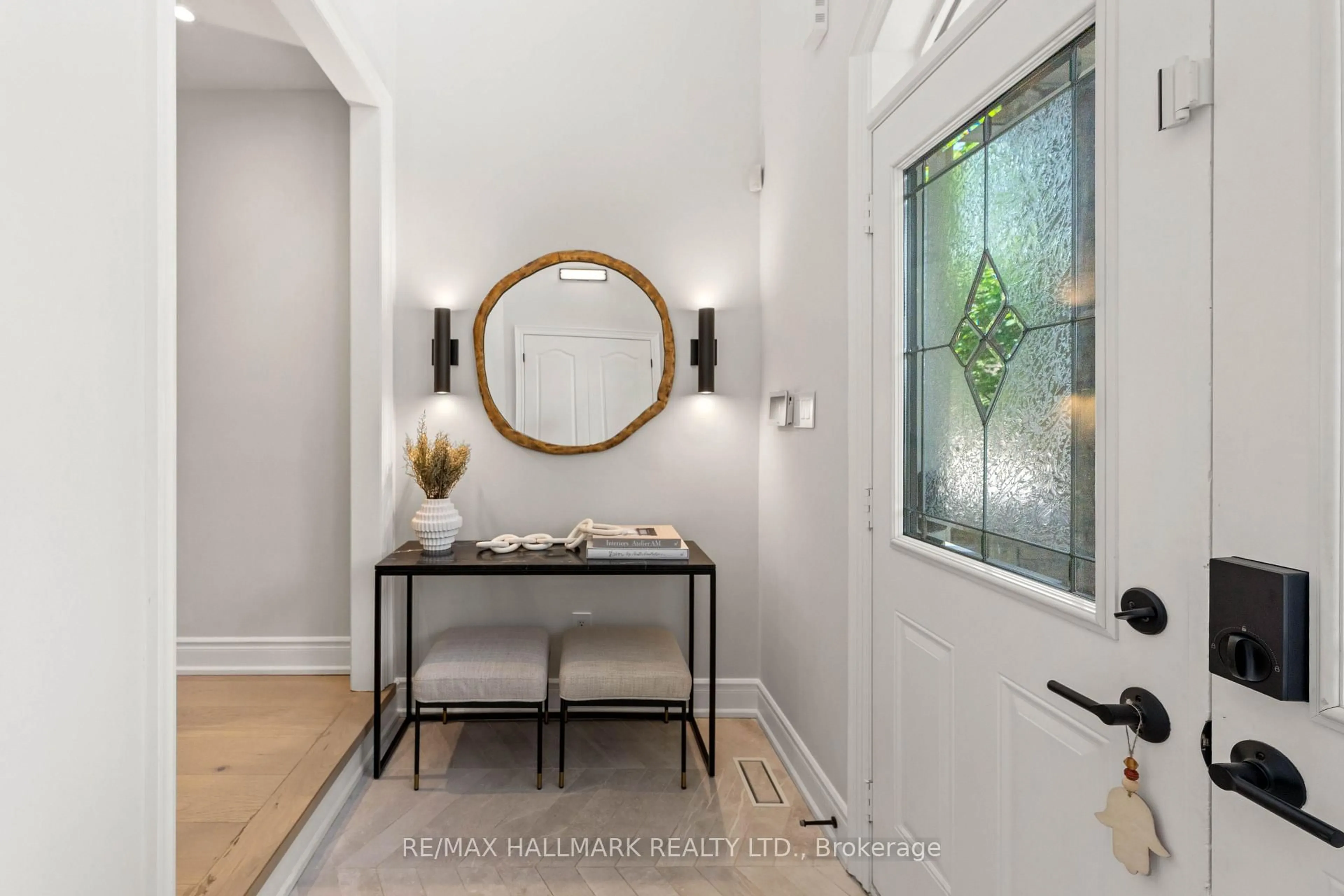 Indoor entryway for 42 Yarden Dr, Vaughan Ontario L6A 0W5