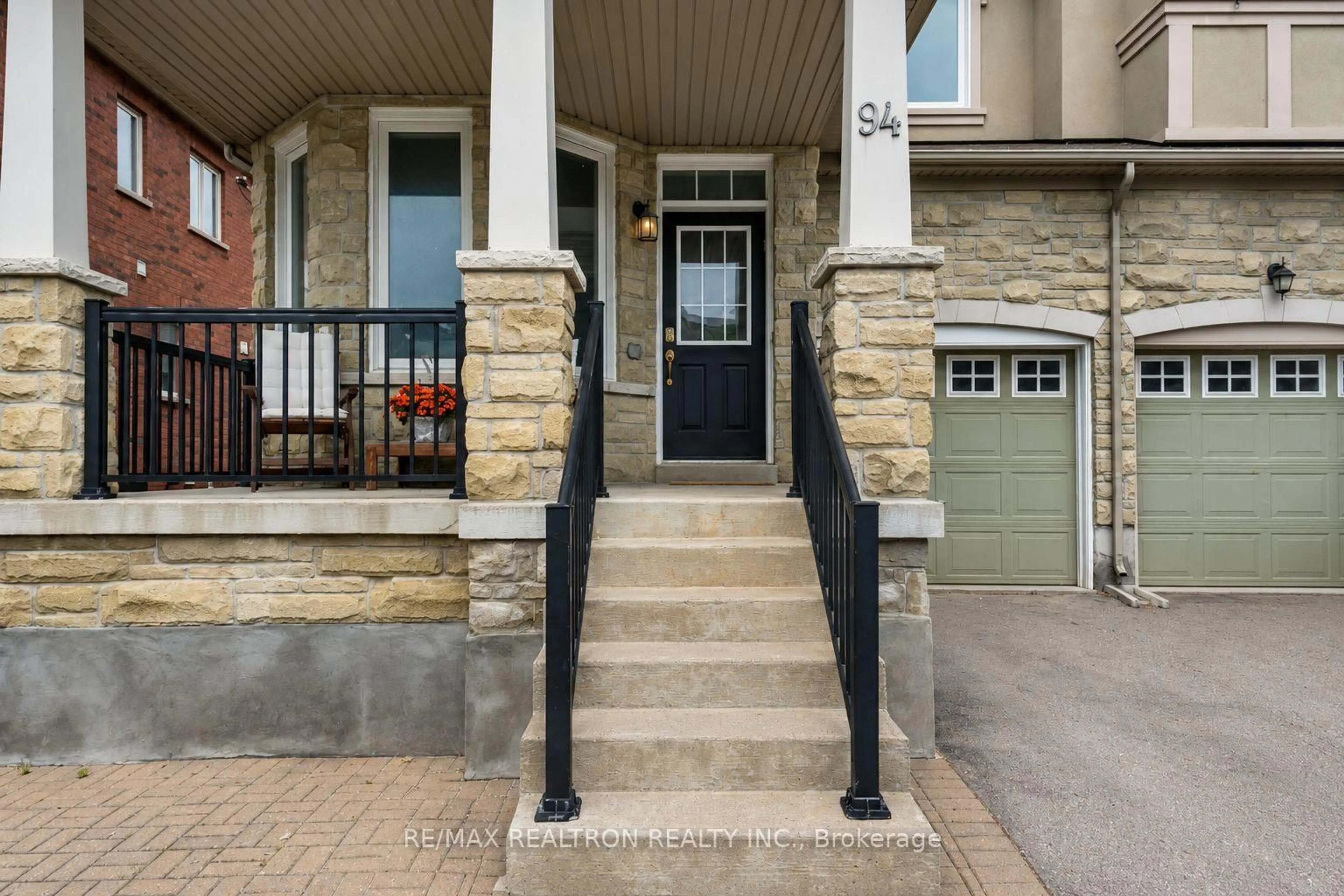 Indoor entryway for 94 Shirrick Dr, Richmond Hill Ontario L4E 0B7