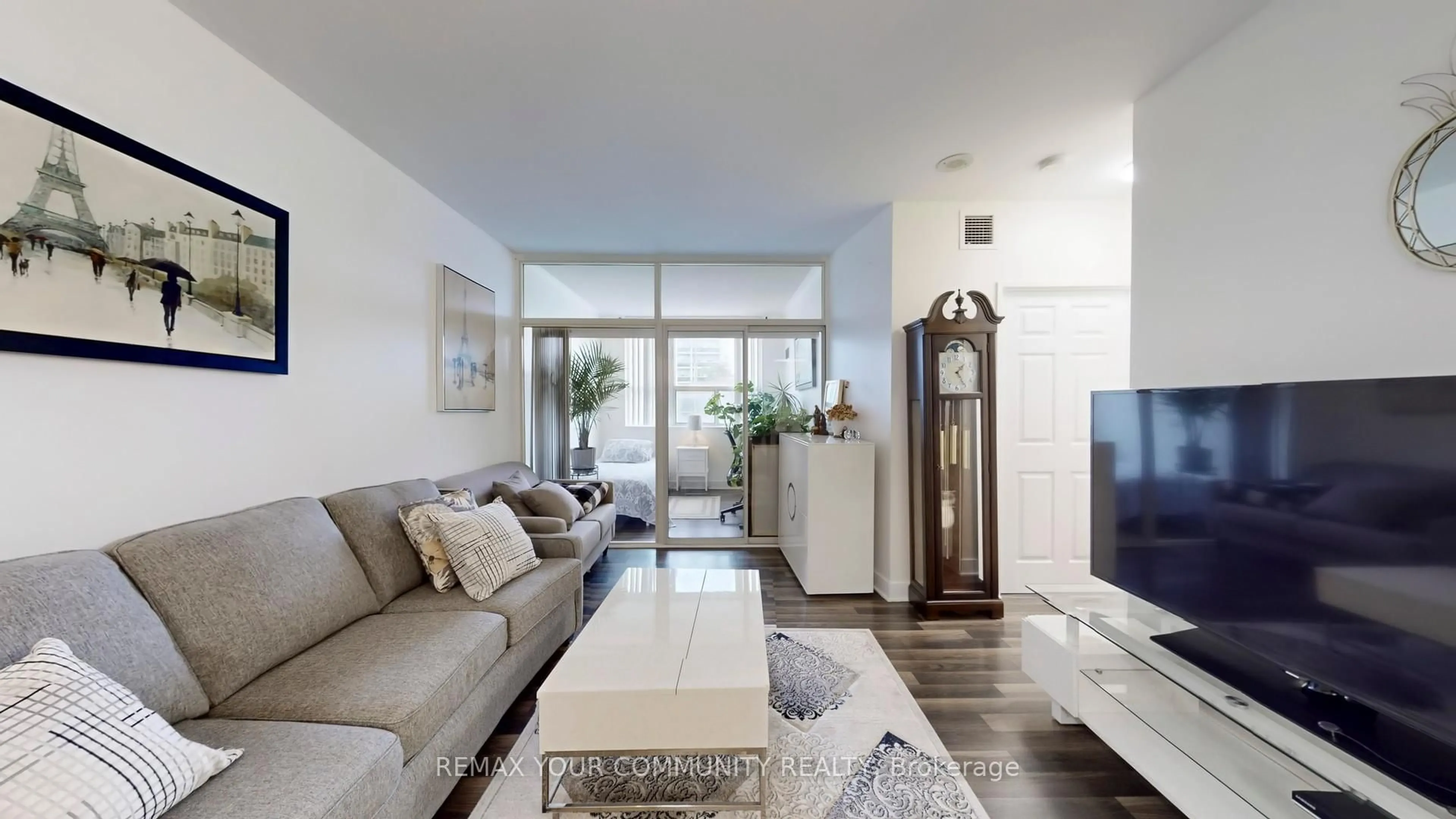 Living room with furniture, unknown for 7398 Yonge St #111, Vaughan Ontario L4J 8J2