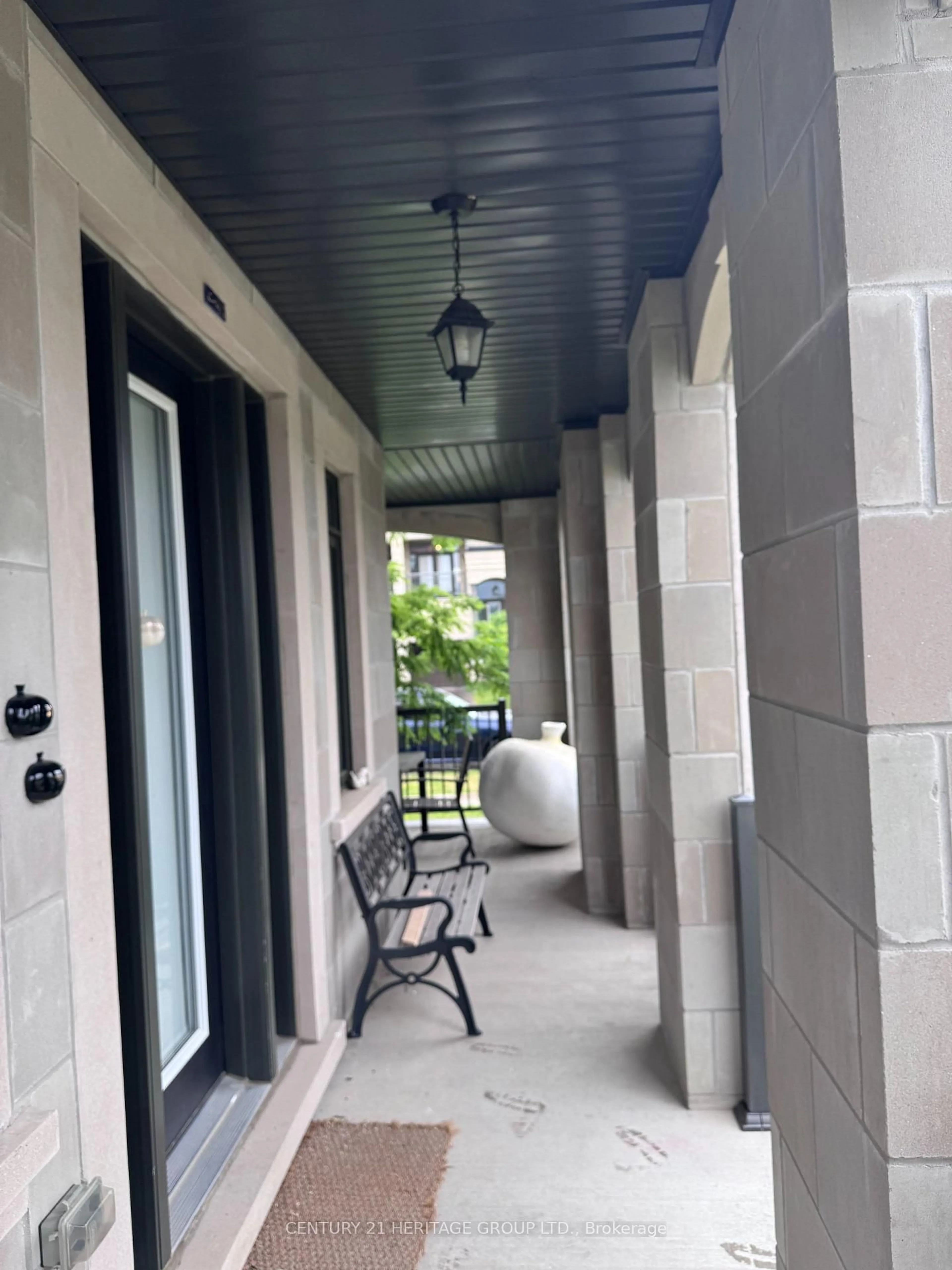 Patio, street for 210 Arianna Cres, Vaughan Ontario L6A 4Z9