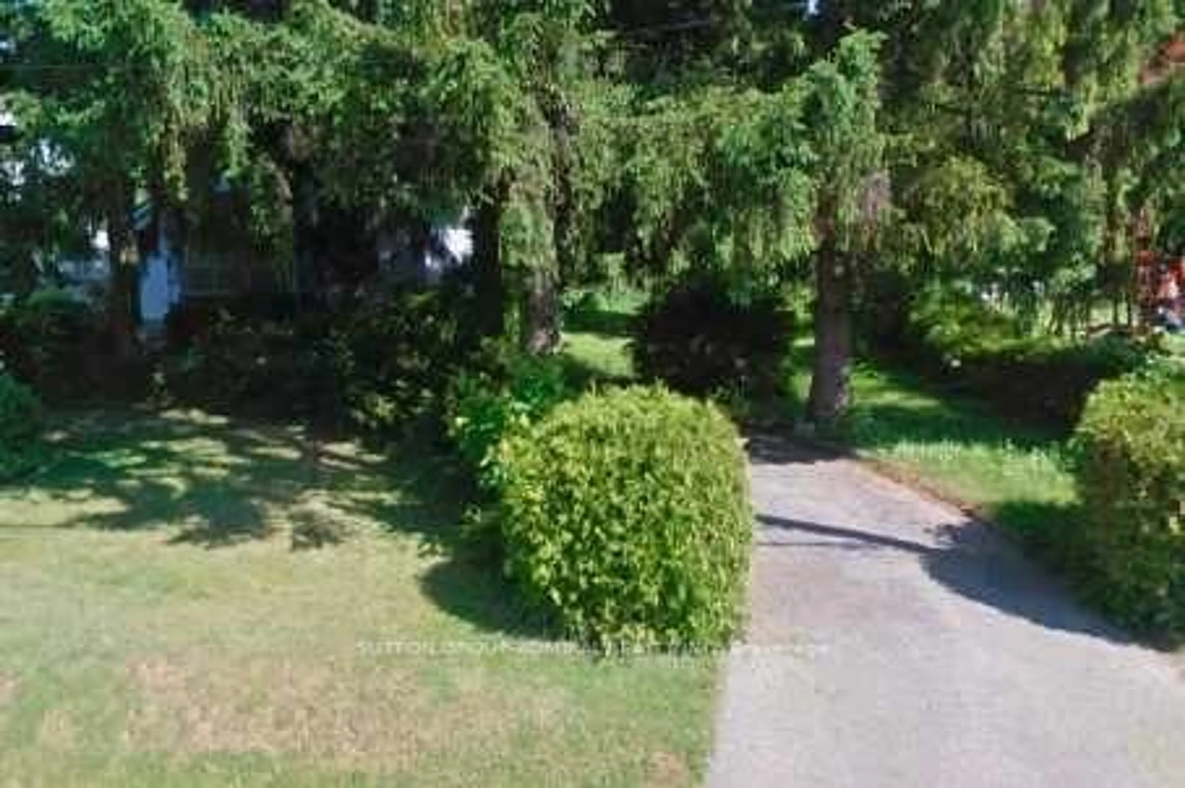 A pic from outside/outdoor area/front of a property/back of a property/a pic from drone, street for 60 Arnold Ave, Vaughan Ontario L4J 1B3