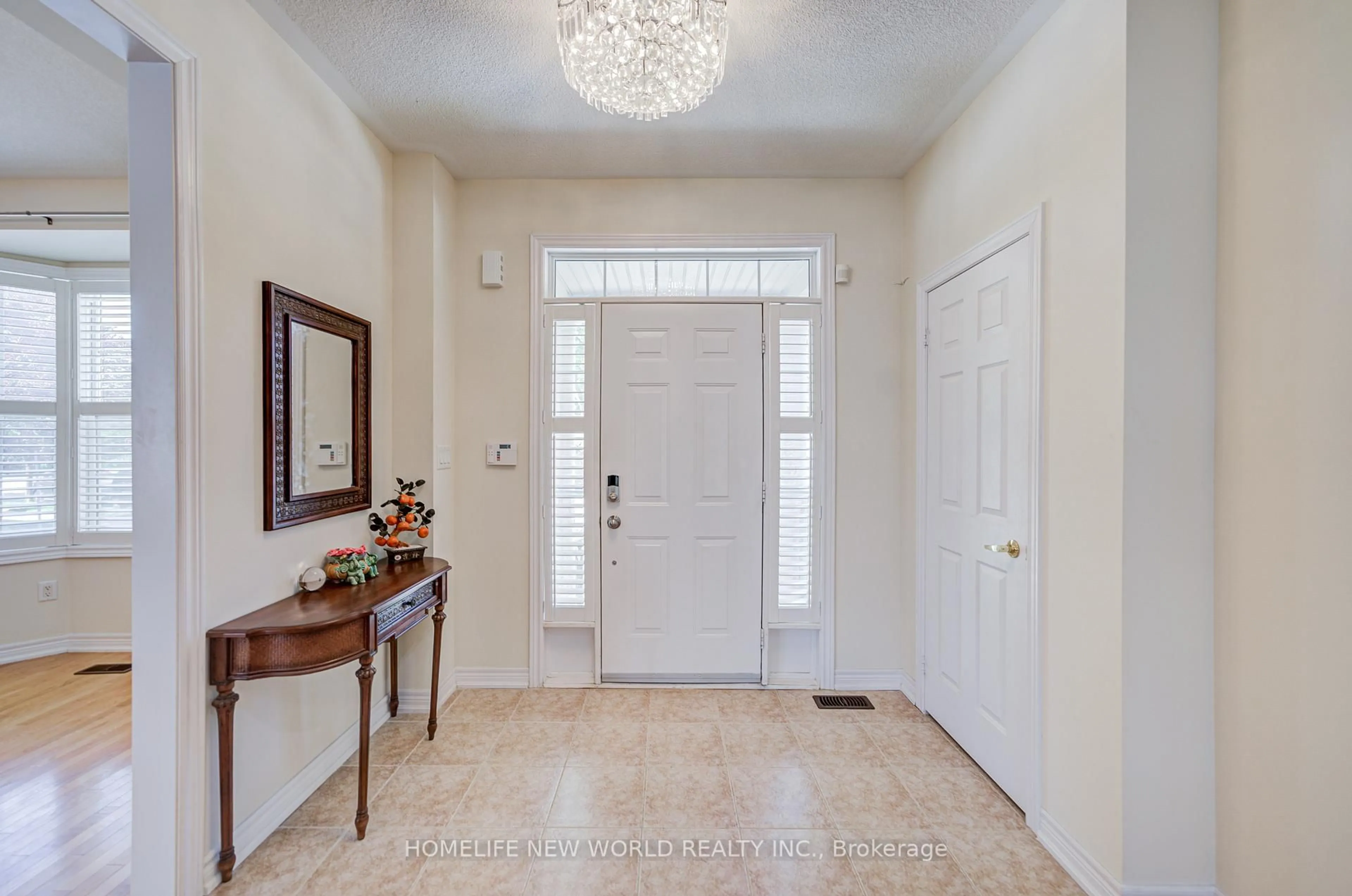 Indoor entryway for 5 Bonheur Rd, Markham Ontario L6C 0A4