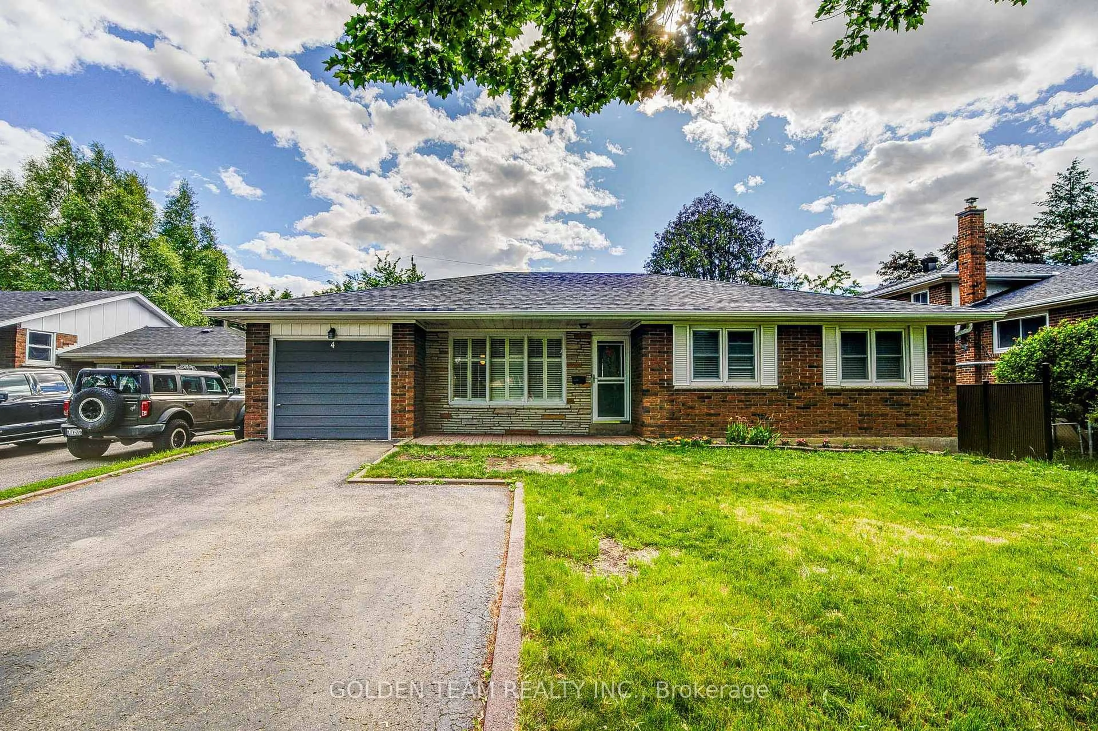 Home with brick exterior material, street for 4 Valleycrest Ave, Markham Ontario L3P 1H7