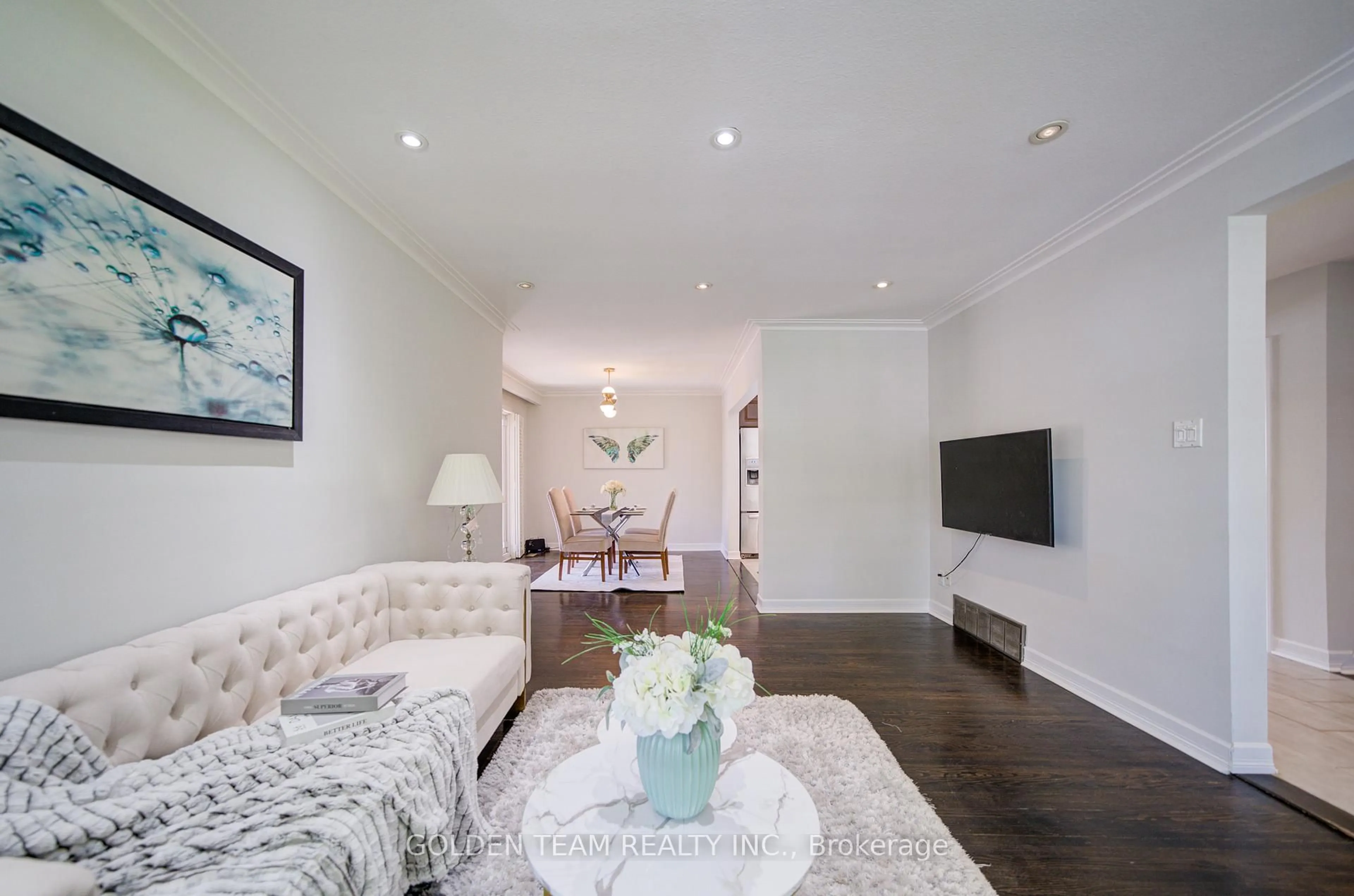 Living room with furniture, wood/laminate floor for 4 Valleycrest Ave, Markham Ontario L3P 1H7