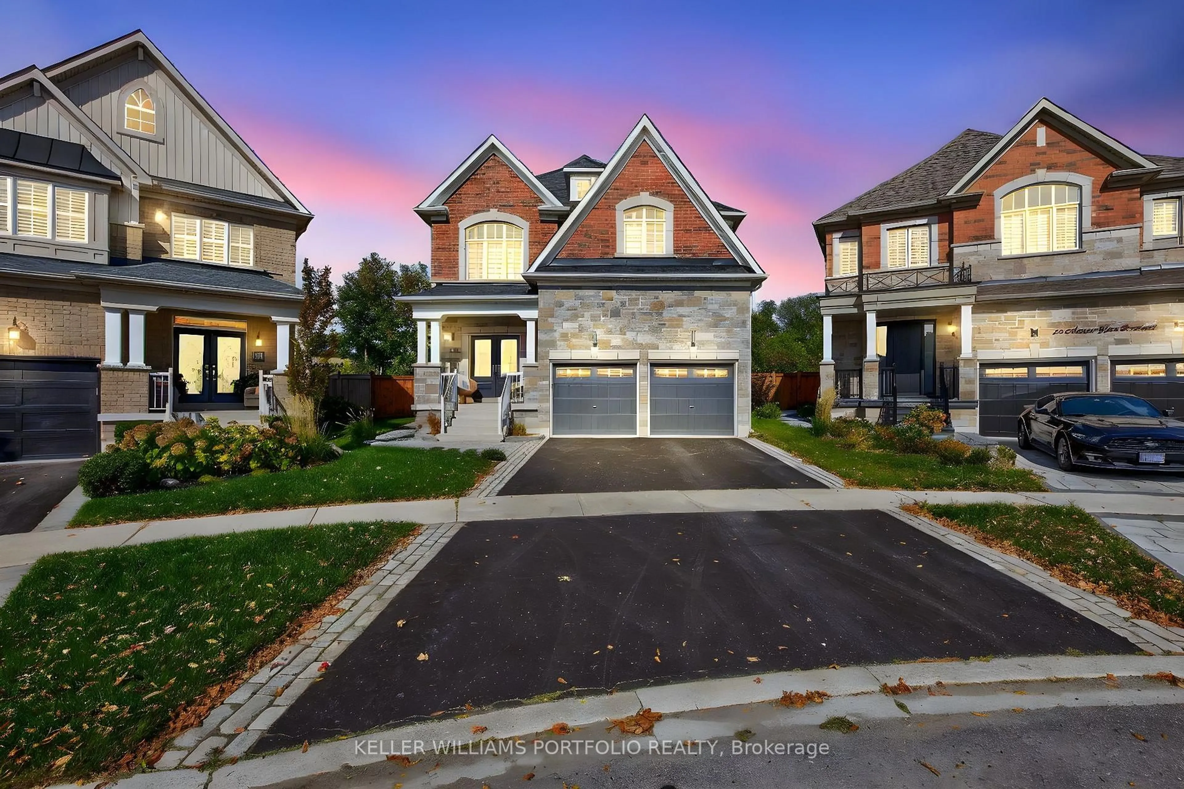 Home with brick exterior material, street for 28 Manor Glen Cres, East Gwillimbury Ontario L0G 1M0