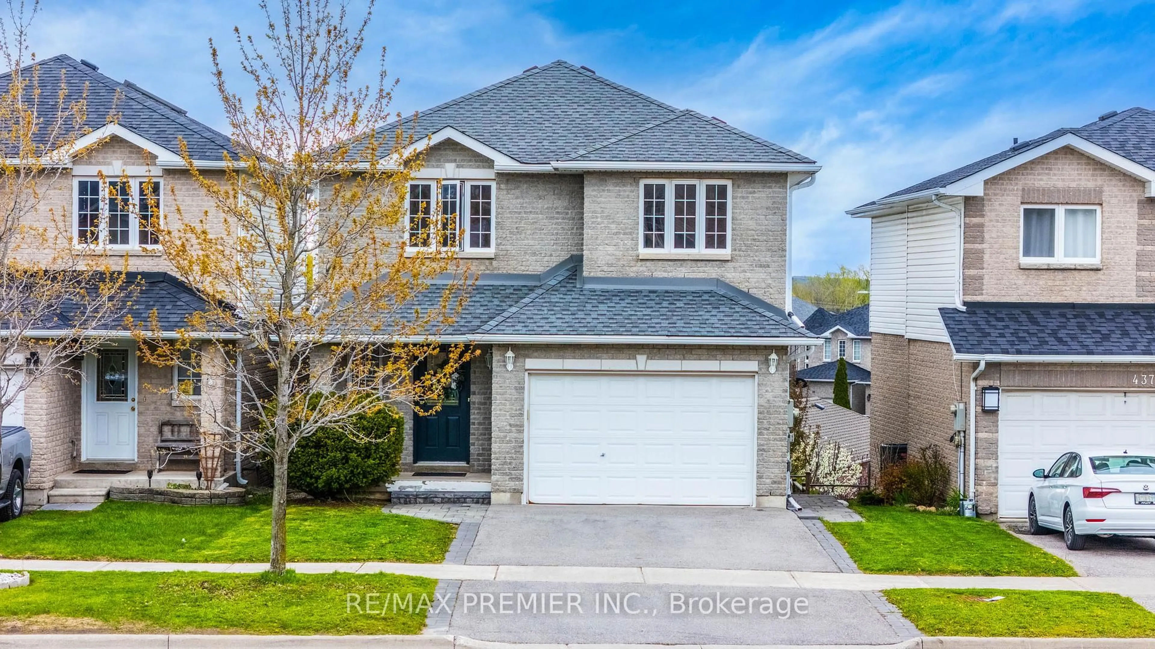 Home with vinyl exterior material, street for 435 Simcoe St, Bradford West Gwillimbury Ontario L3Z 3C4
