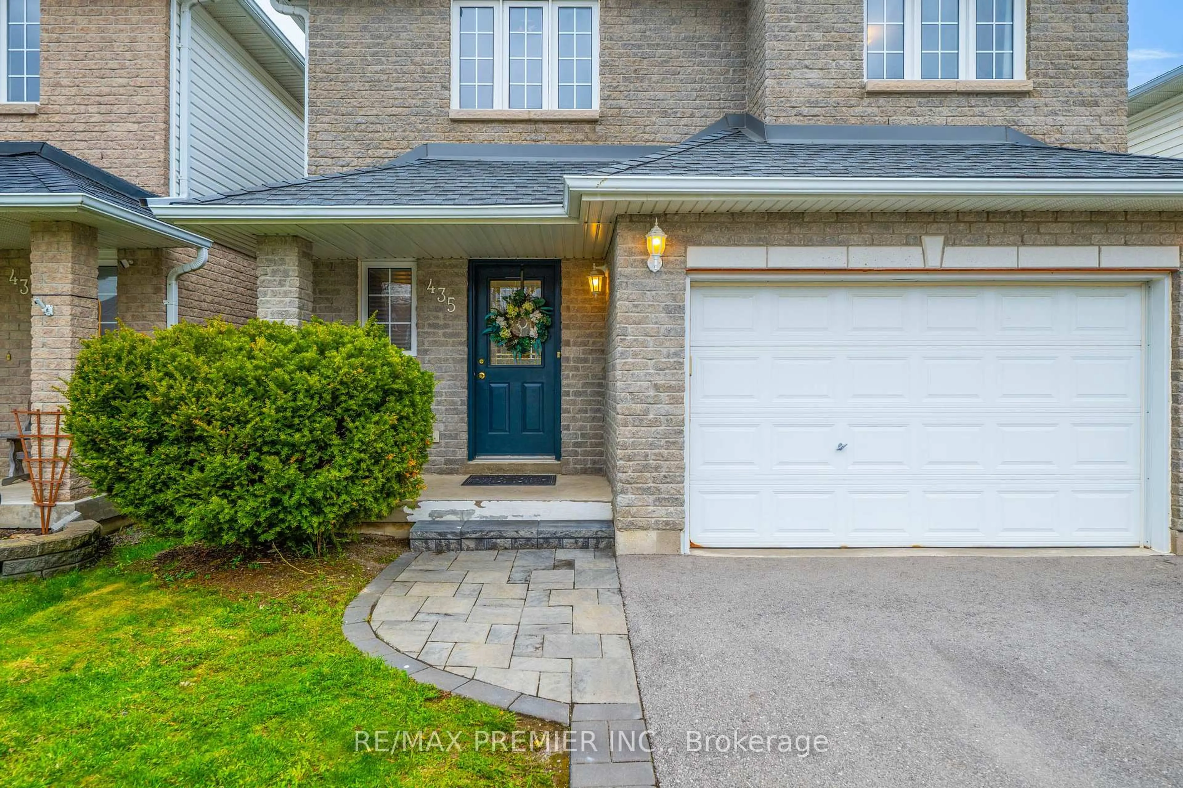 Home with brick exterior material, street for 435 Simcoe St, Bradford West Gwillimbury Ontario L3Z 3C4