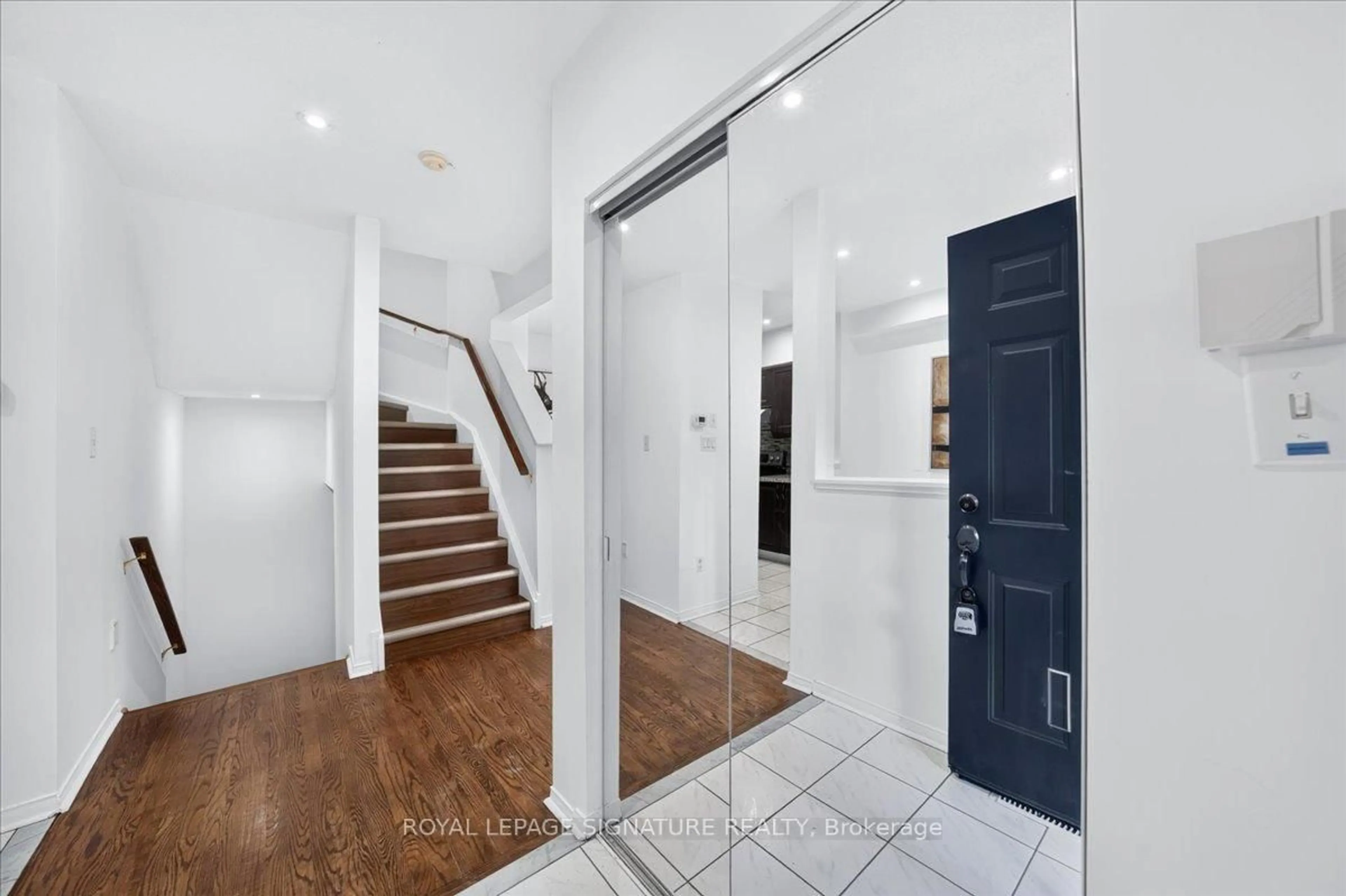Indoor entryway for 735 New Westminster Dr #59, Vaughan Ontario L4J 7Y9