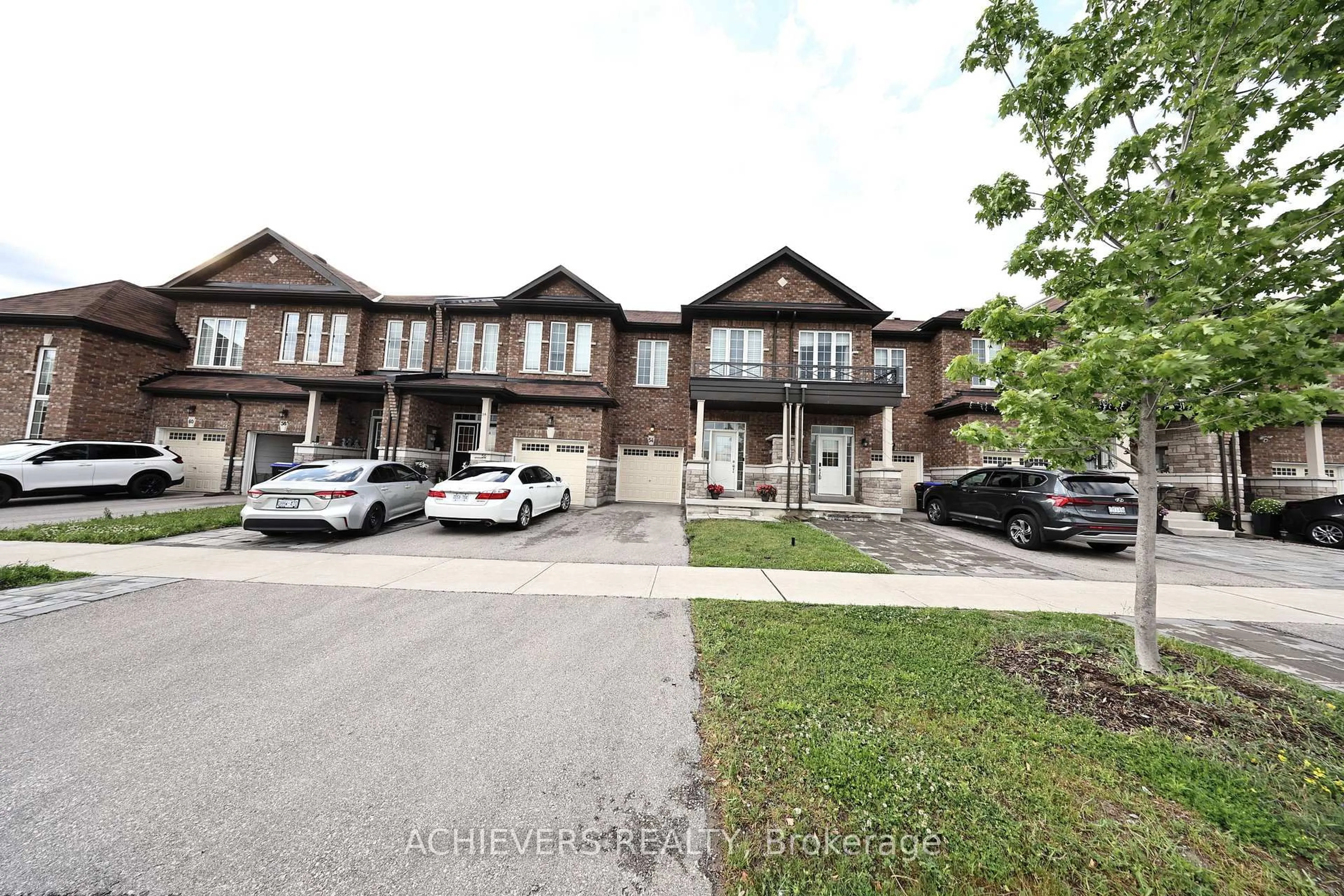 A pic from outside/outdoor area/front of a property/back of a property/a pic from drone, street for 54 Veterans St, Bradford West Gwillimbury Ontario L3A 4L4