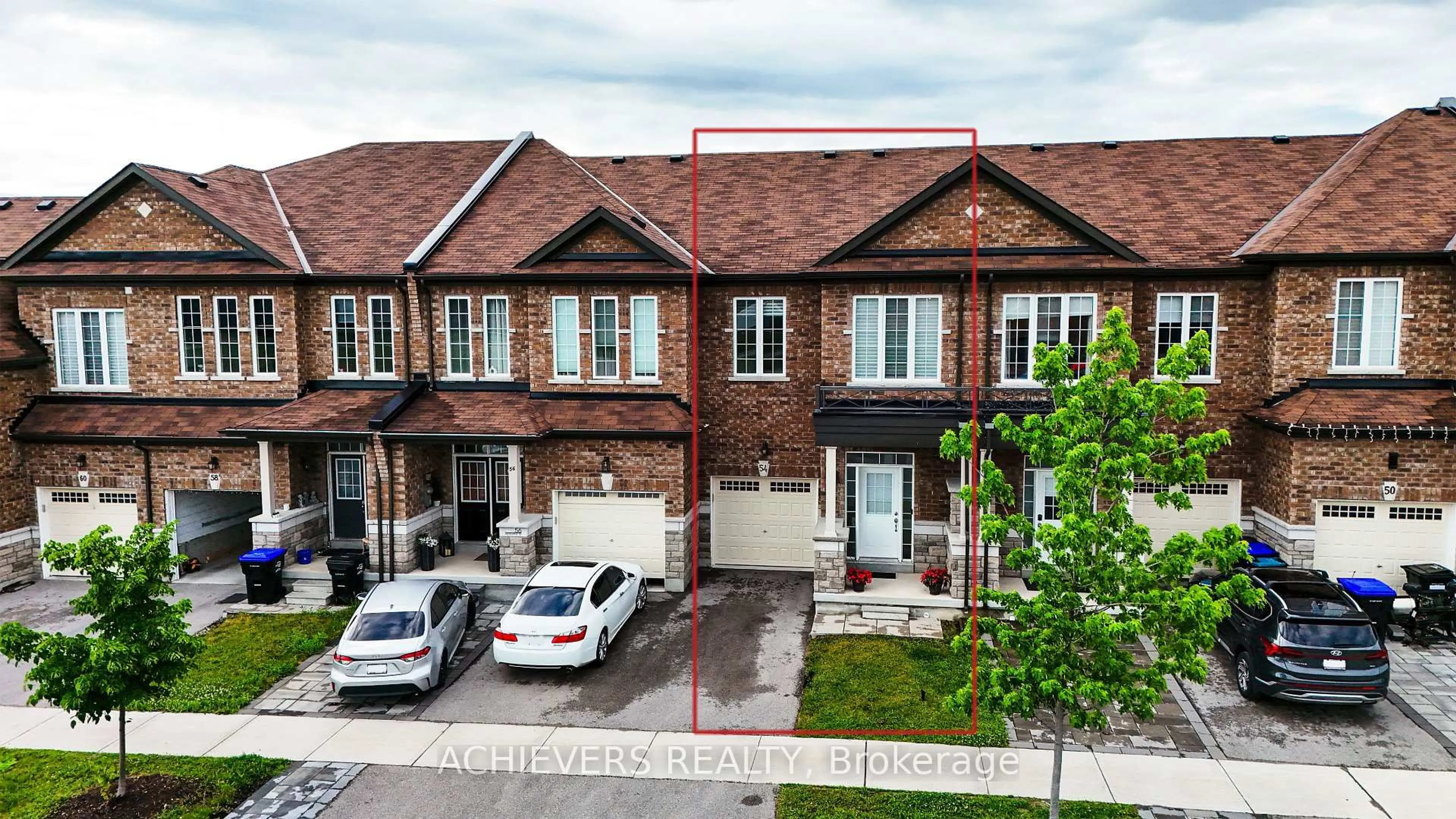A pic from outside/outdoor area/front of a property/back of a property/a pic from drone, street for 54 Veterans St, Bradford West Gwillimbury Ontario L3A 4L4