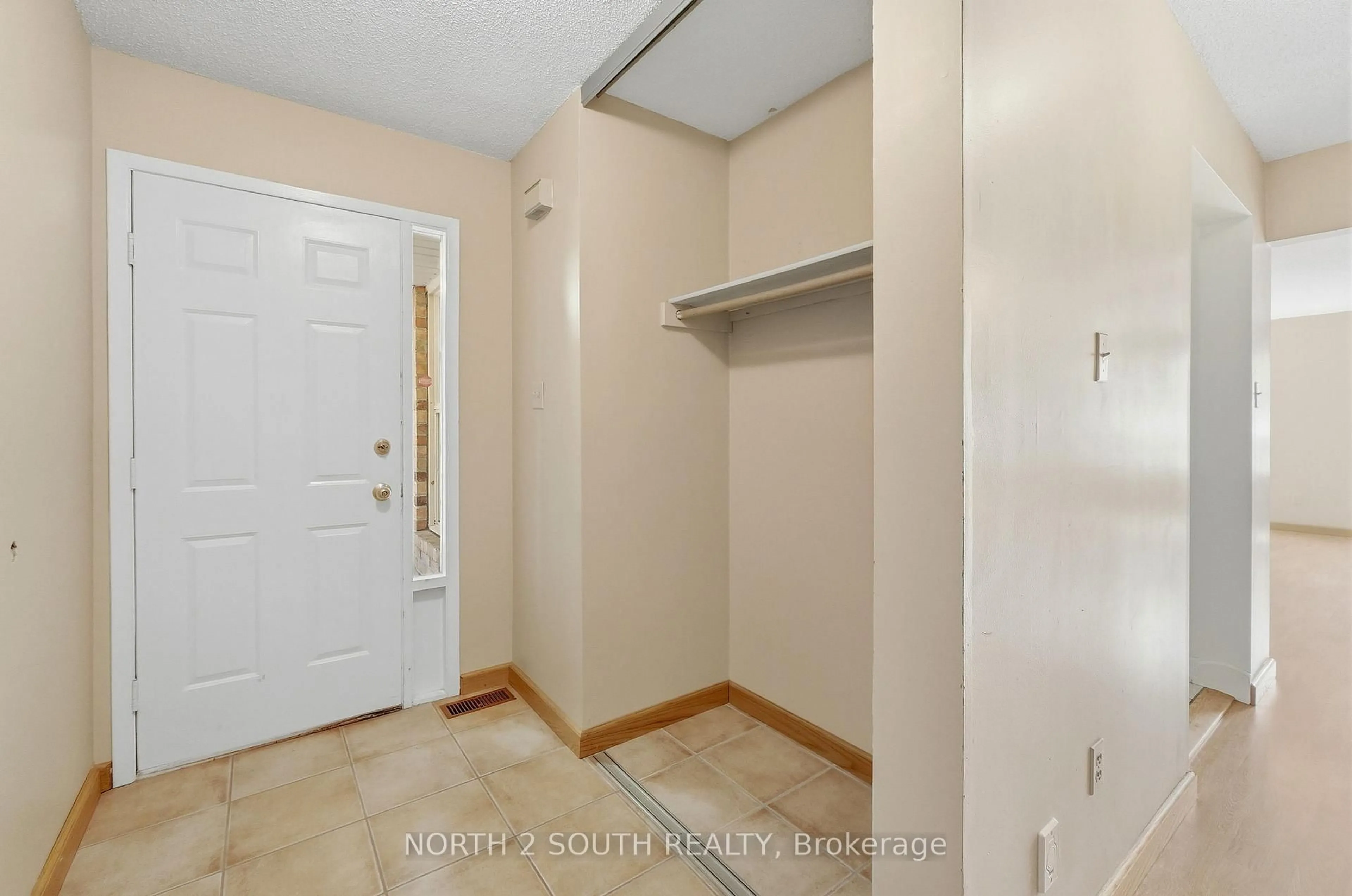 Unknown for 9 Millbank Crt, Vaughan Ontario L4J 6C4