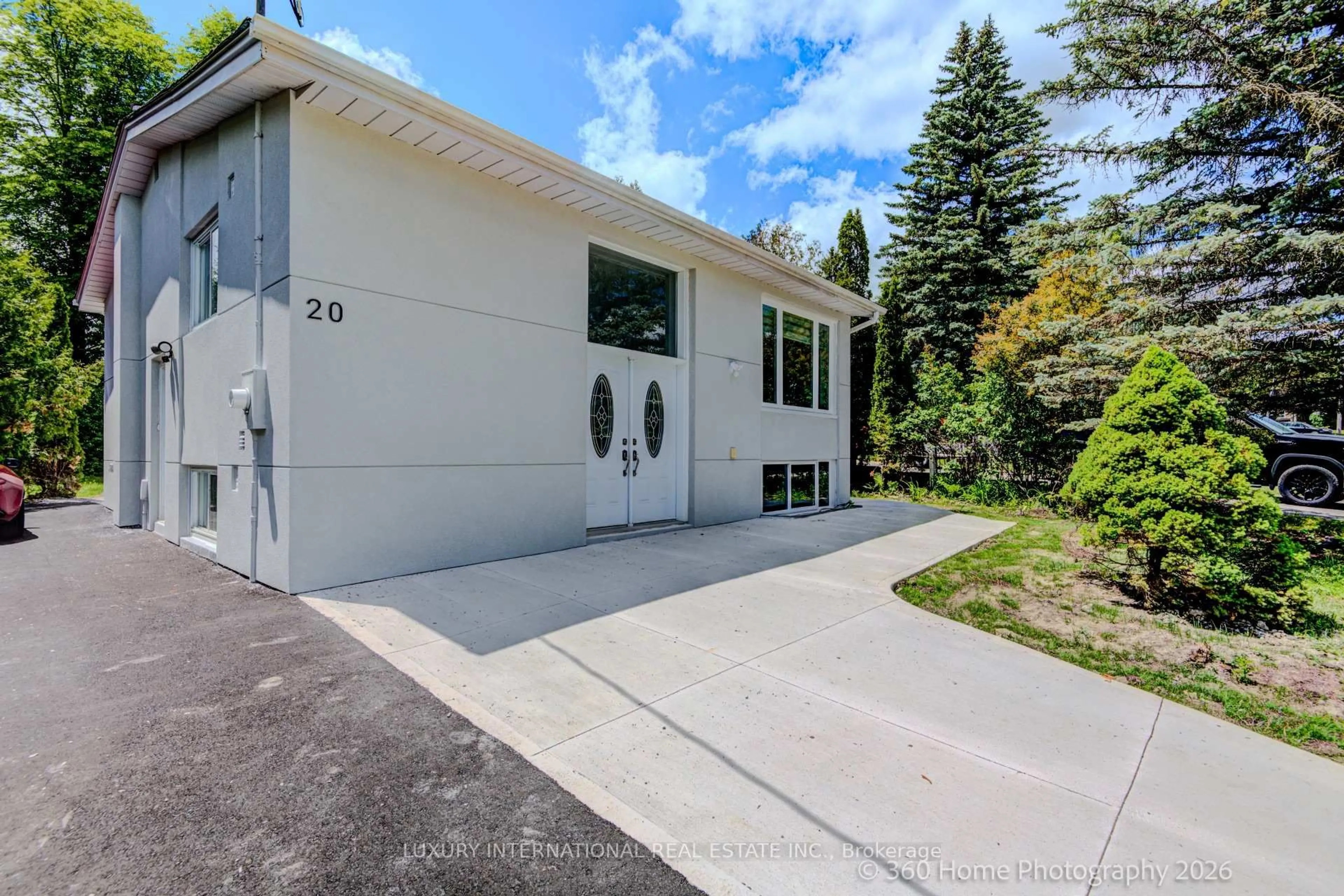 Unknown for 20 Haida Dr, Aurora Ontario L4G 3C7