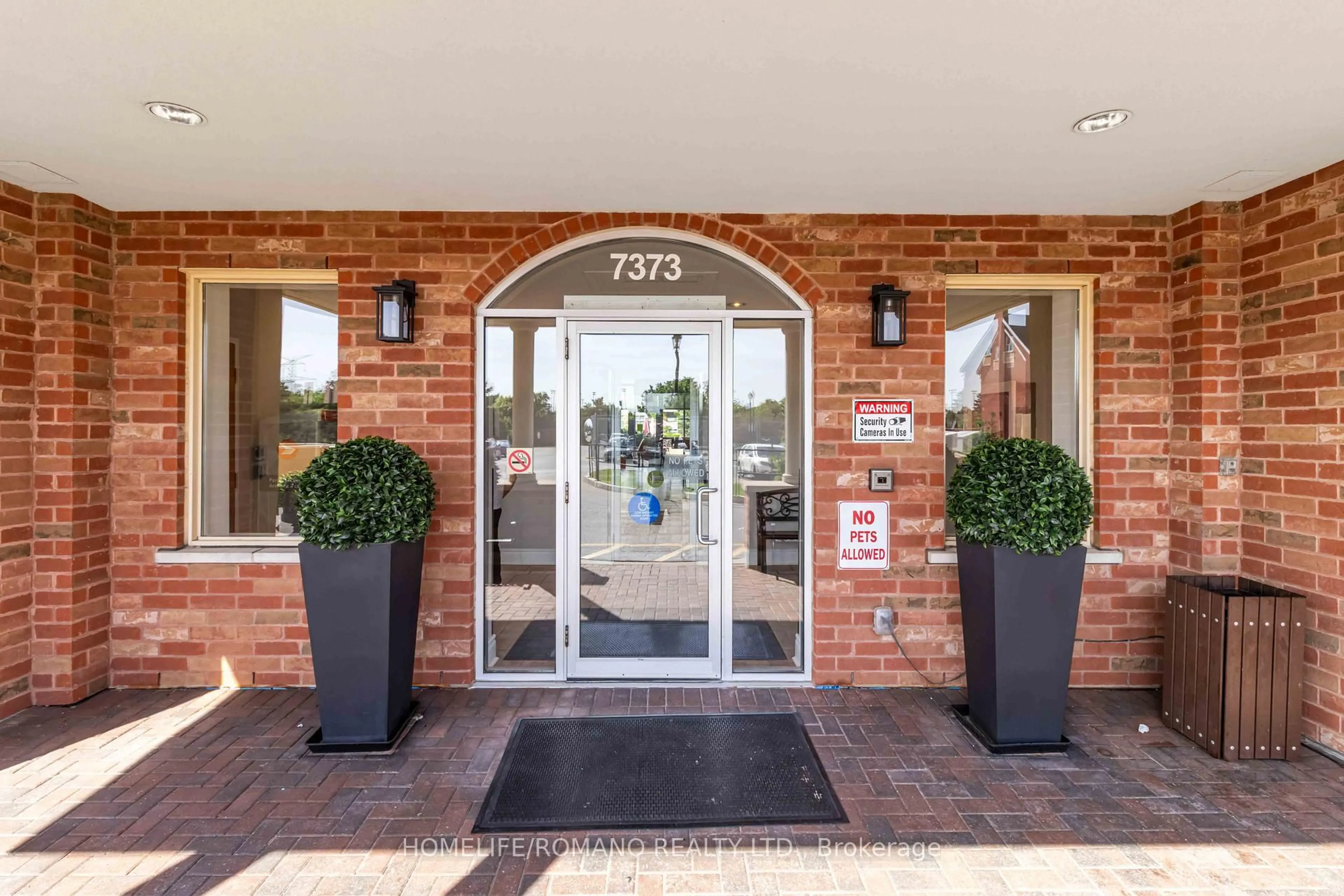 Indoor foyer for 7373 Martingrove Rd #614, Vaughan Ontario L4L 9K1