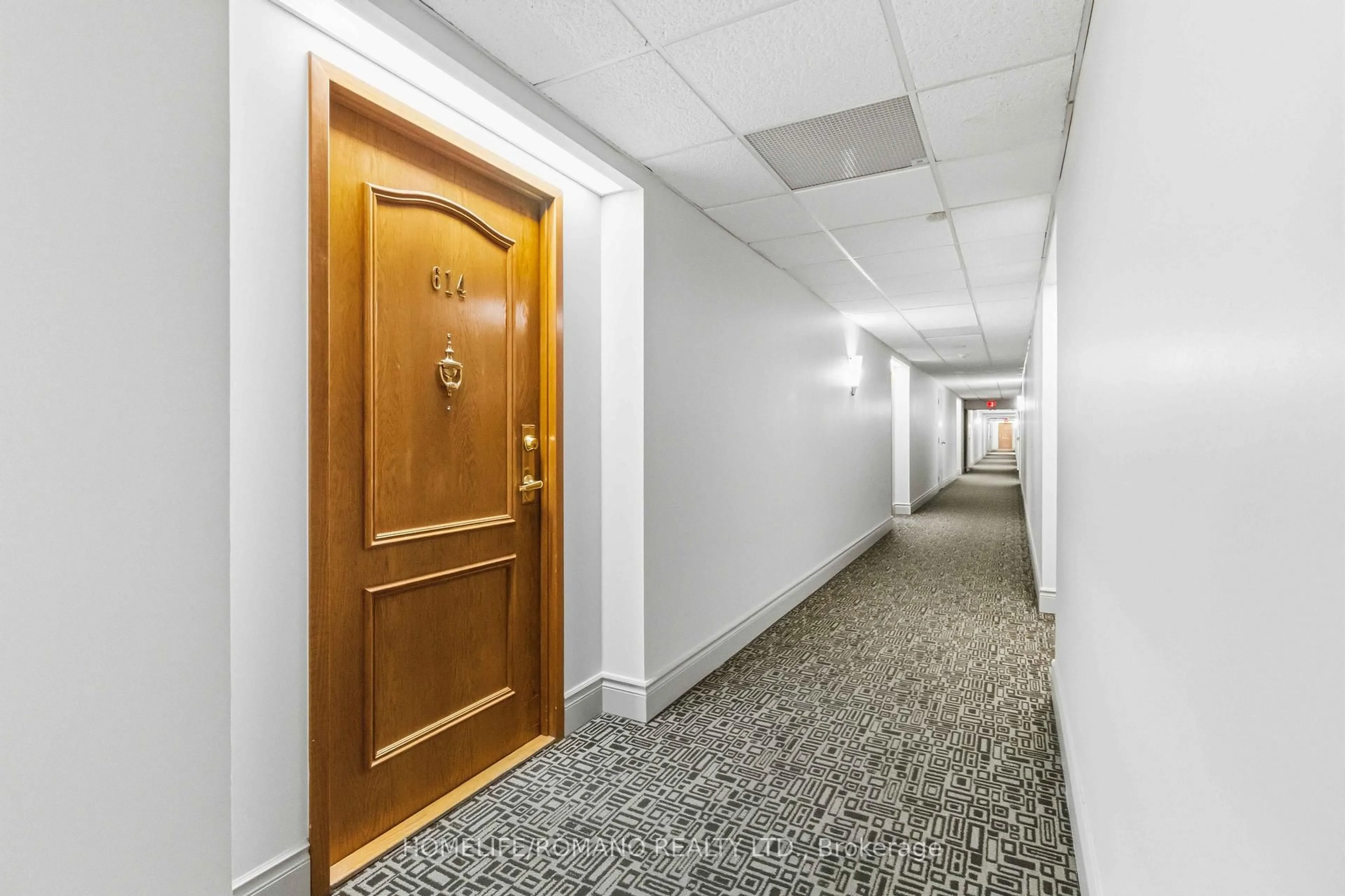 Indoor foyer for 7373 Martingrove Rd #614, Vaughan Ontario L4L 9K1