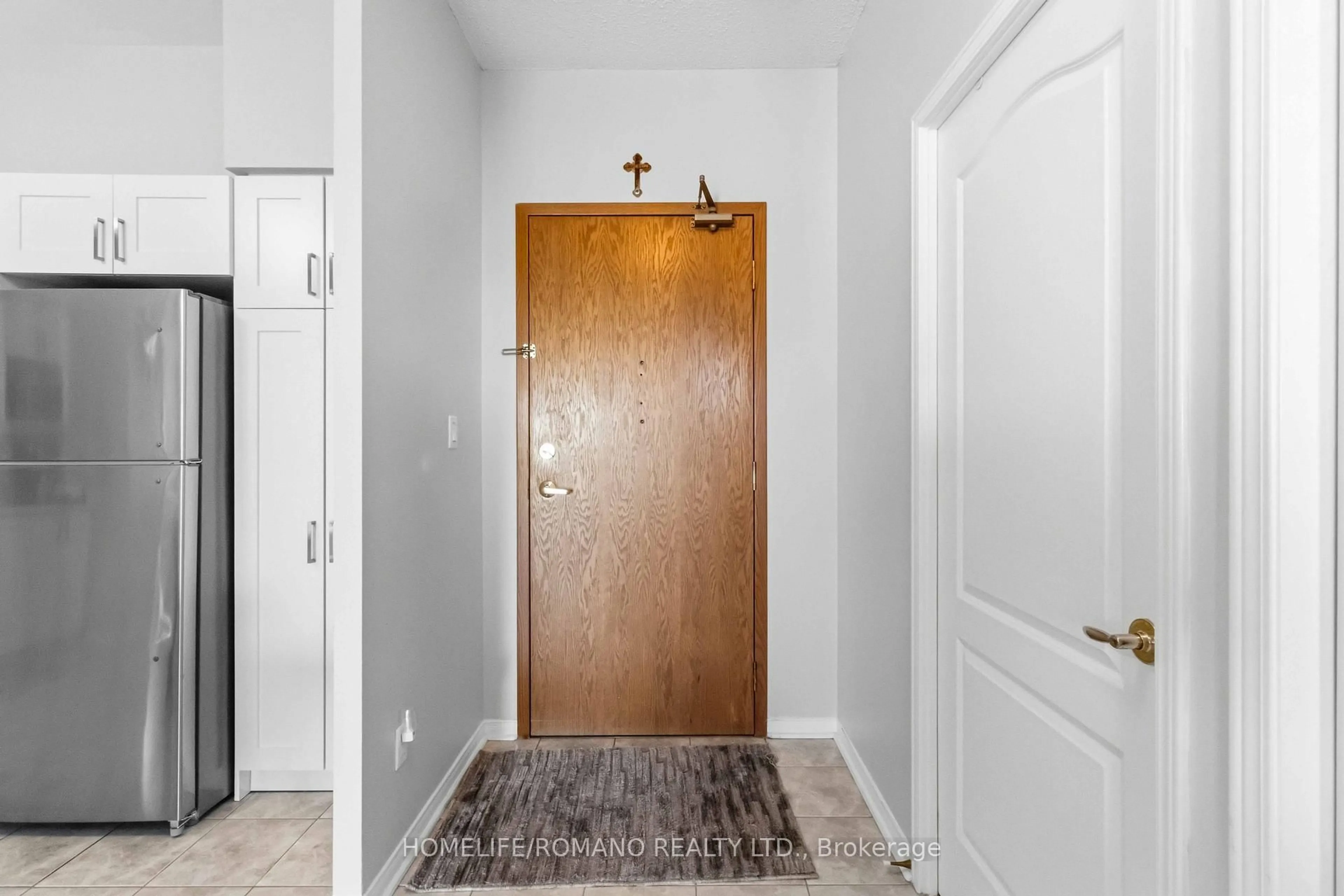 Indoor entryway for 7373 Martingrove Rd #614, Vaughan Ontario L4L 9K1