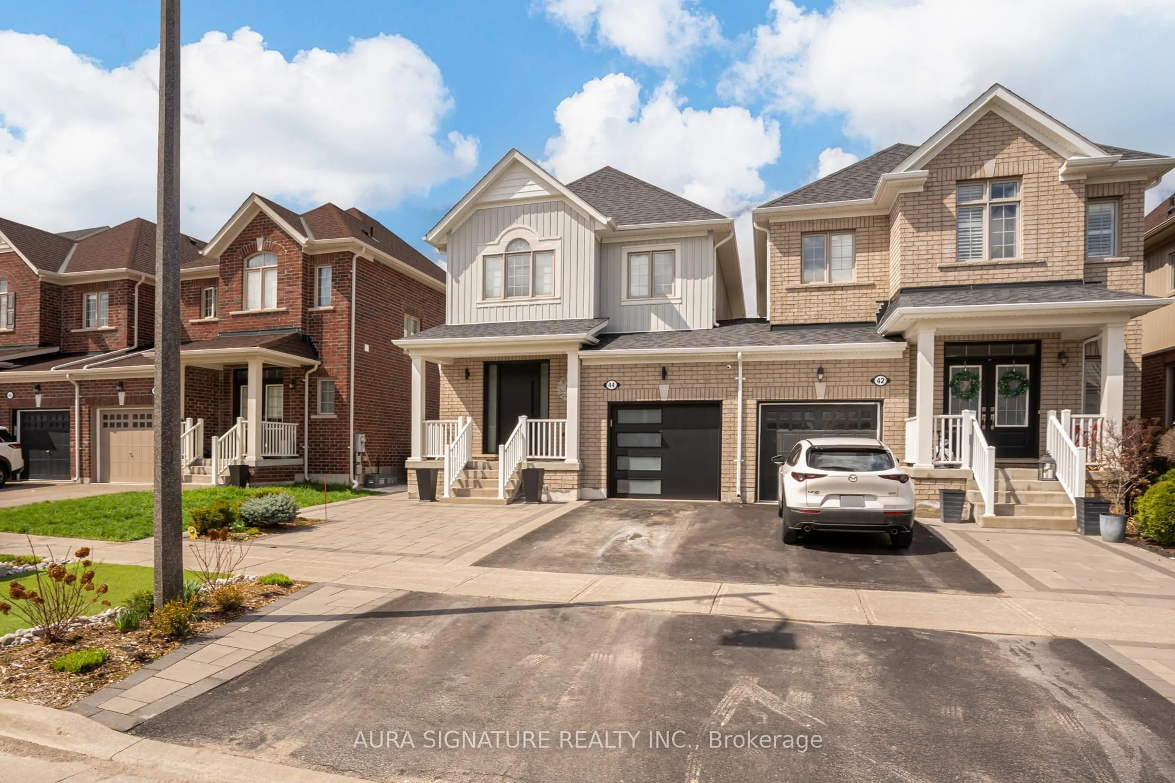 Home with brick exterior material, street for 44 Mccabe Lane, New Tecumseth Ontario L0G 1W0