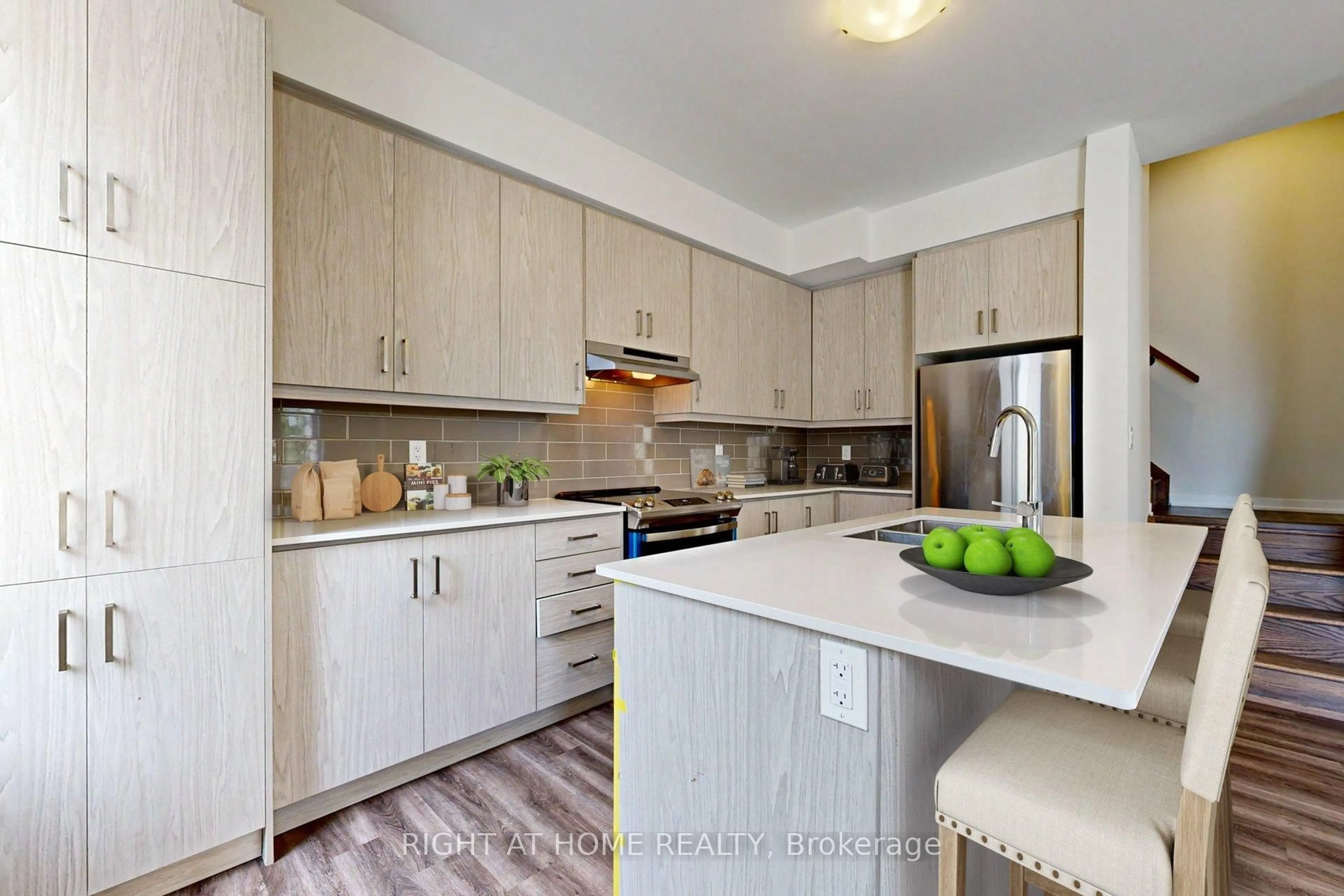 Open concept kitchen, unknown for 11 Almond Blossom Mews #TH127, Vaughan Ontario L4K 0N7