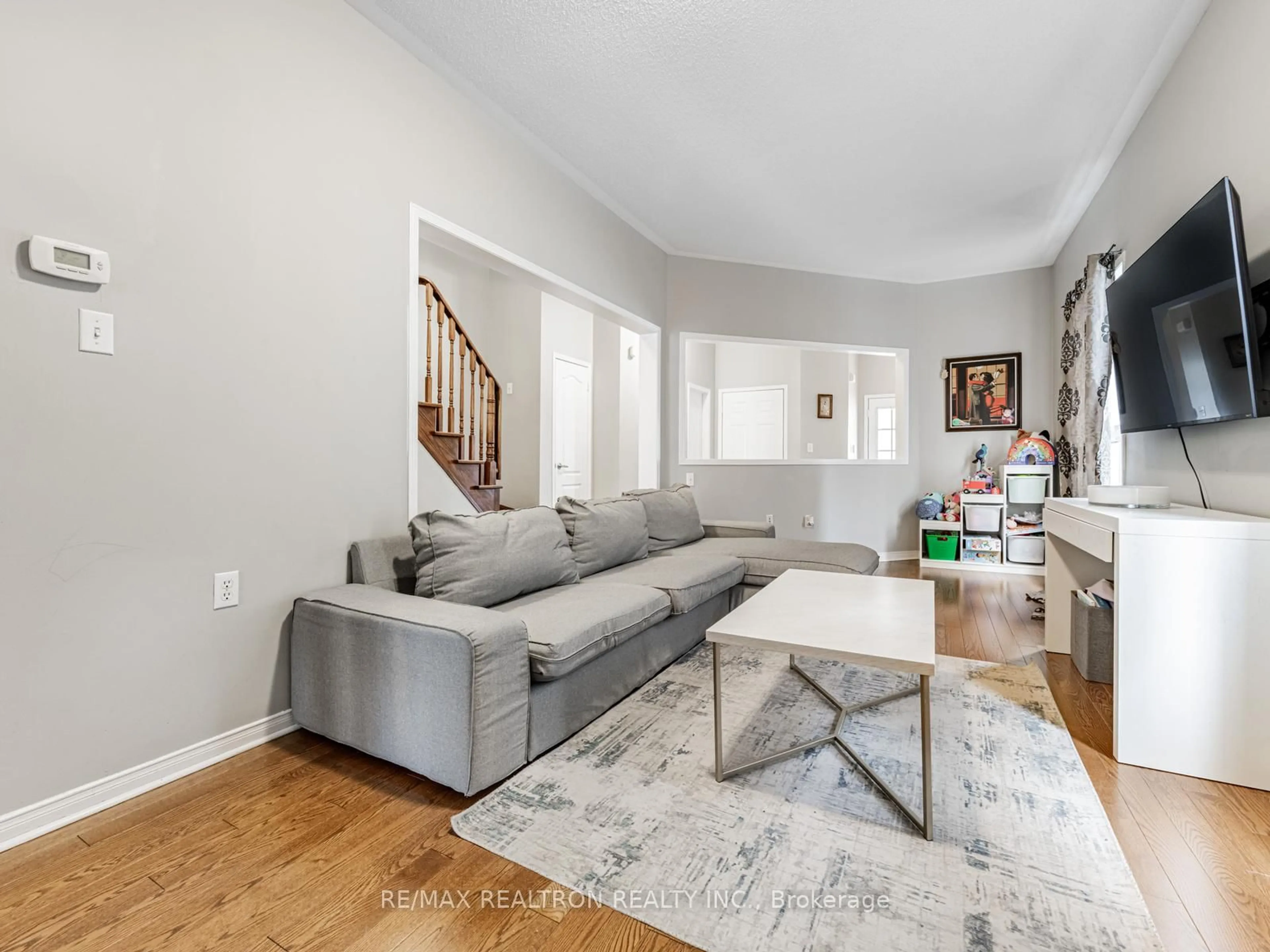 Living room with furniture, unknown for 27 Tuscana Blvd, Vaughan Ontario L4K 5J2