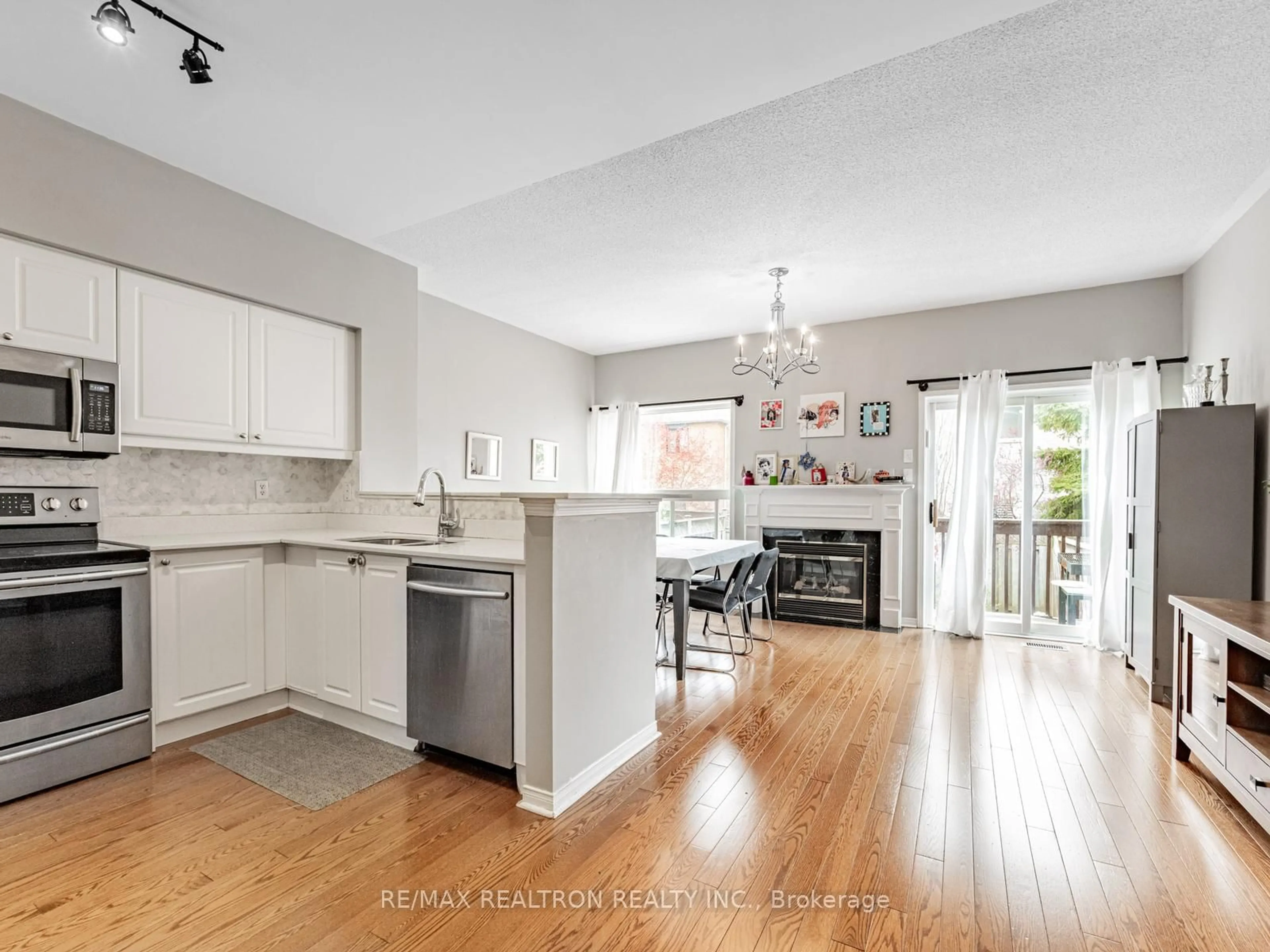 Open concept kitchen, unknown for 27 Tuscana Blvd, Vaughan Ontario L4K 5J2