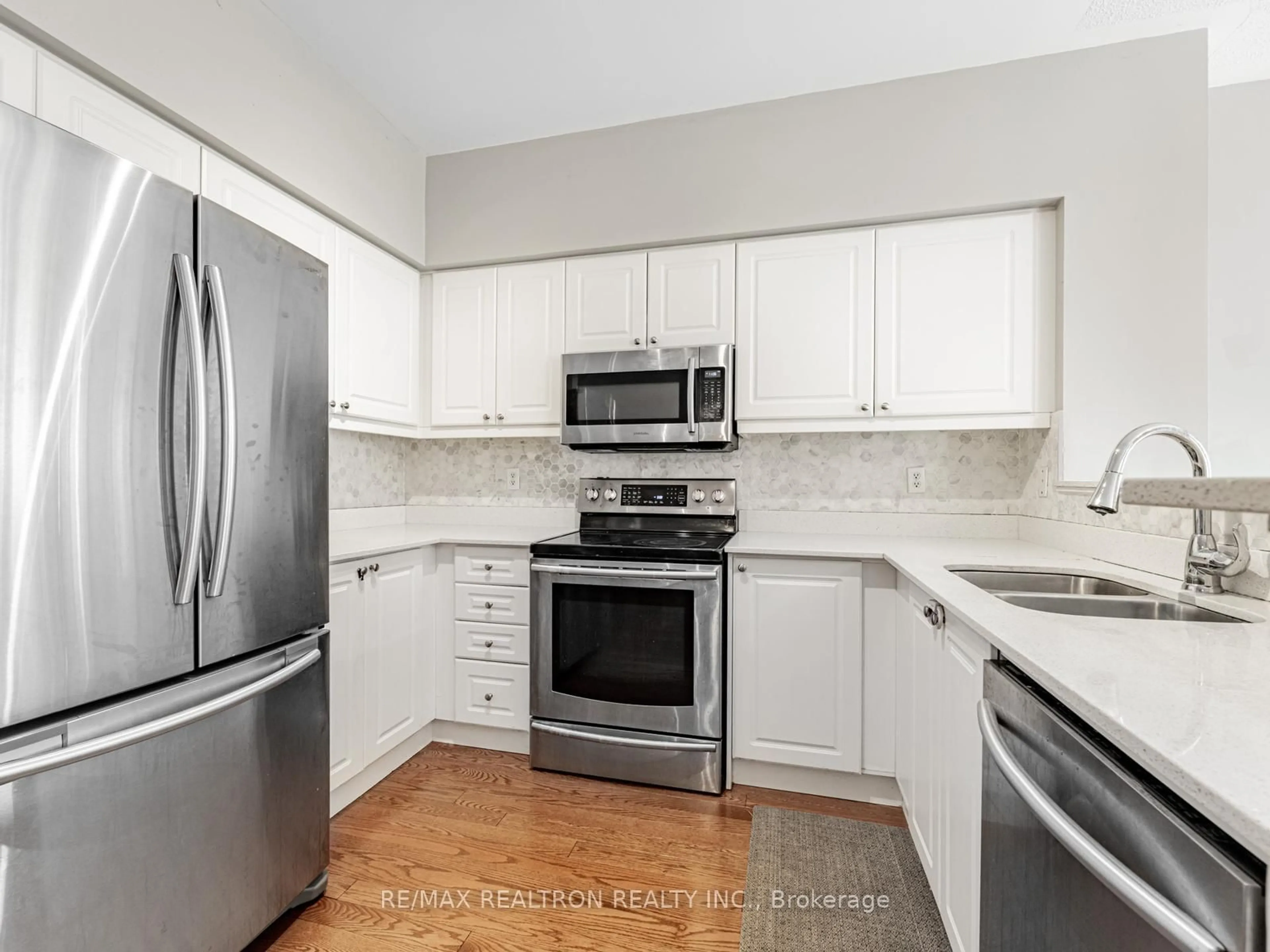 Standard kitchen, unknown for 27 Tuscana Blvd, Vaughan Ontario L4K 5J2