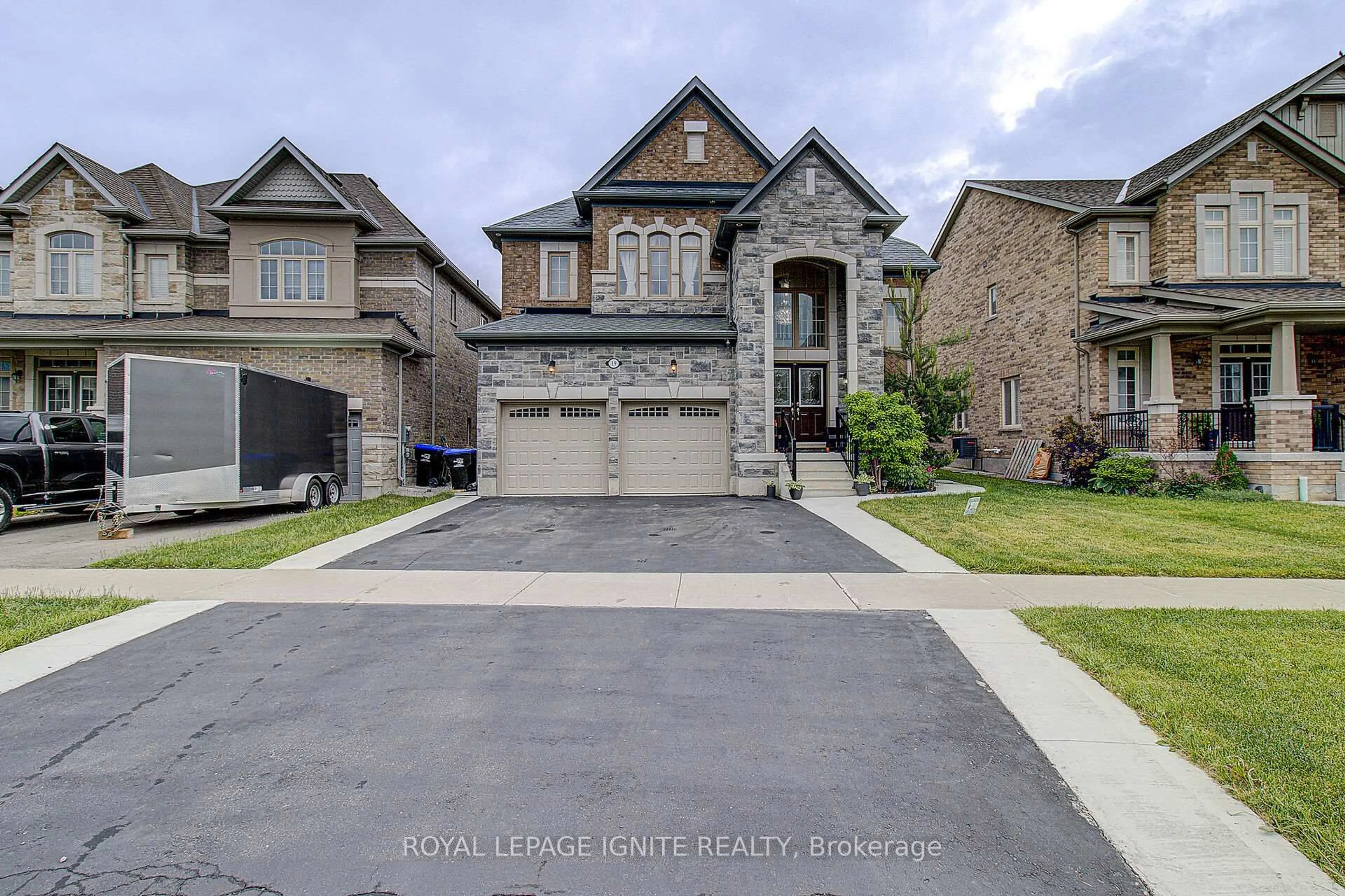 Home with brick exterior material, street for 19 Hackett St, New Tecumseth Ontario L9R 0G9