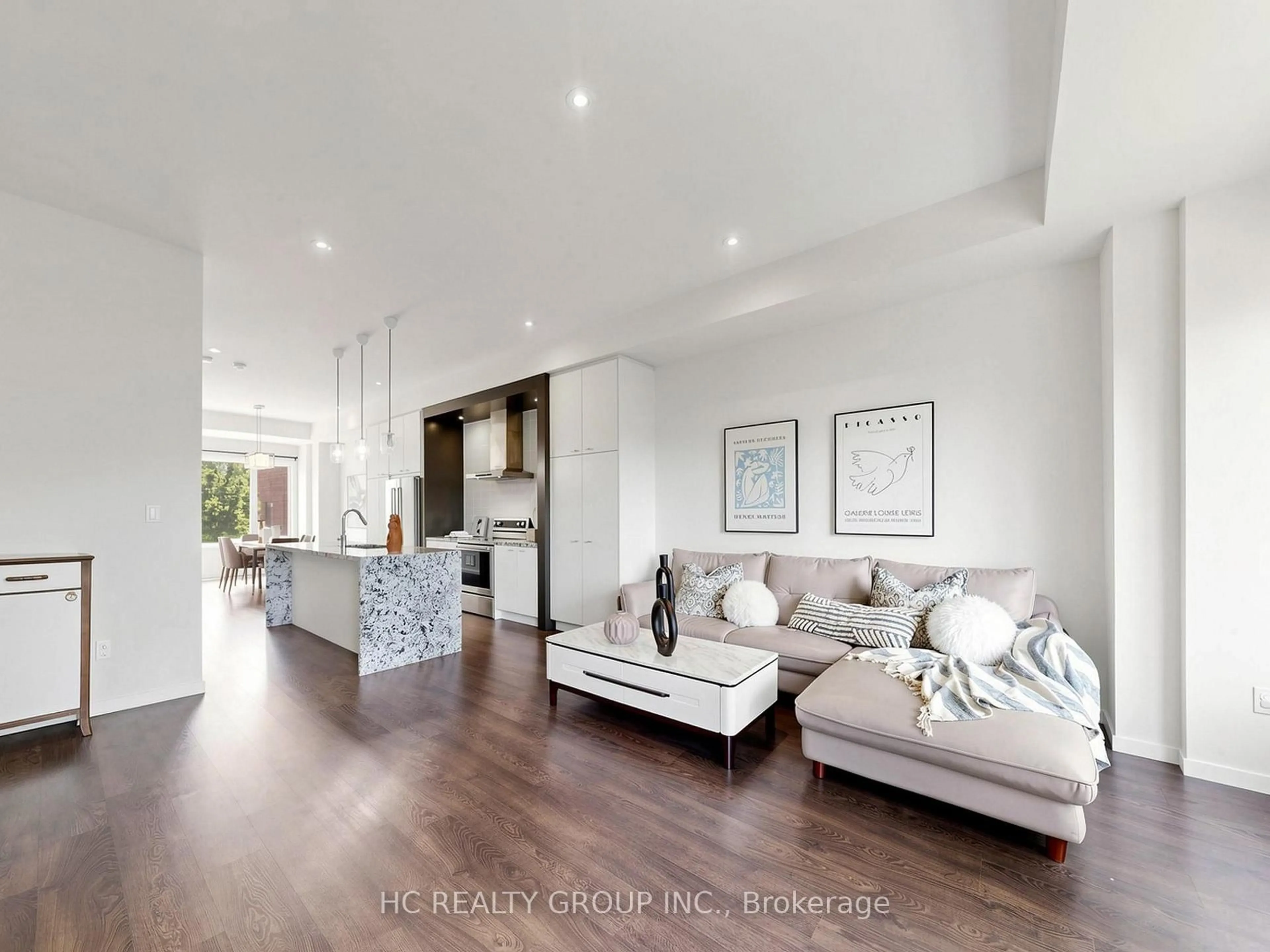 Living room with furniture, unknown for 38 Lafferty Lane, Richmond Hill Ontario L4C 0Z8