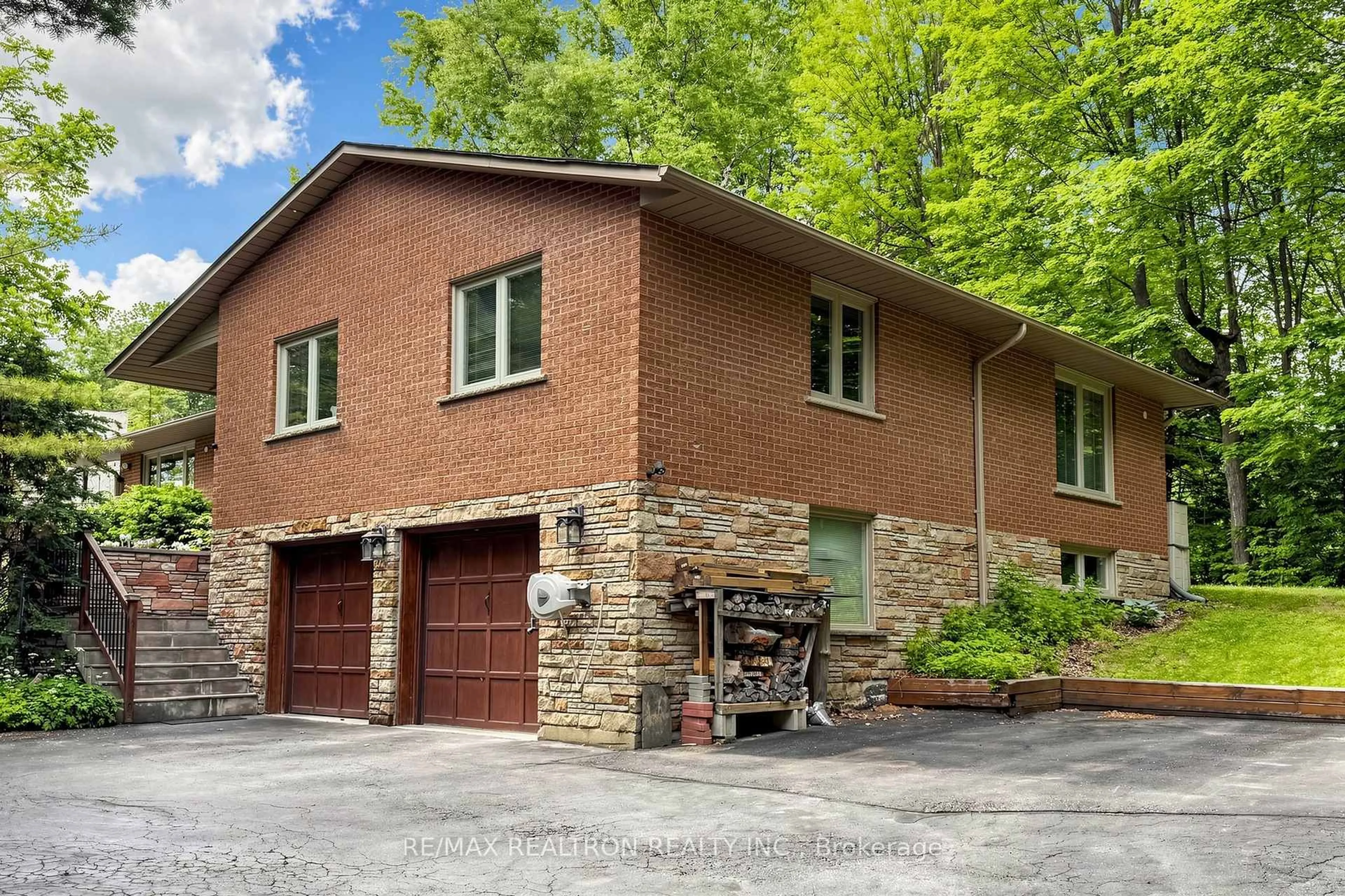Home with brick exterior material, street for 250 Kingscross Dr, King Ontario L7B 1E7