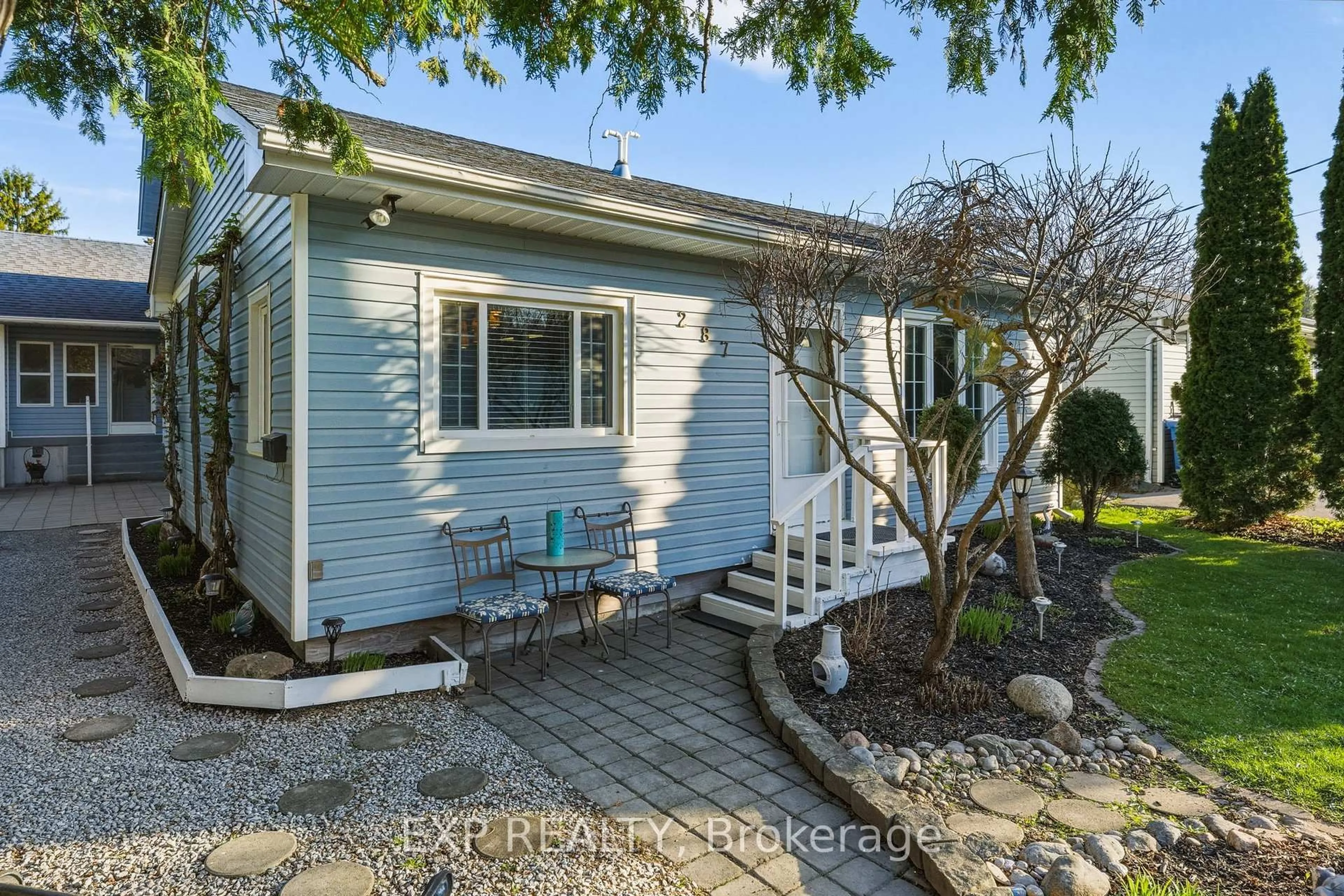 Home with vinyl exterior material, street for 287 Elmview Gdns, Georgina Ontario L4P 1E9