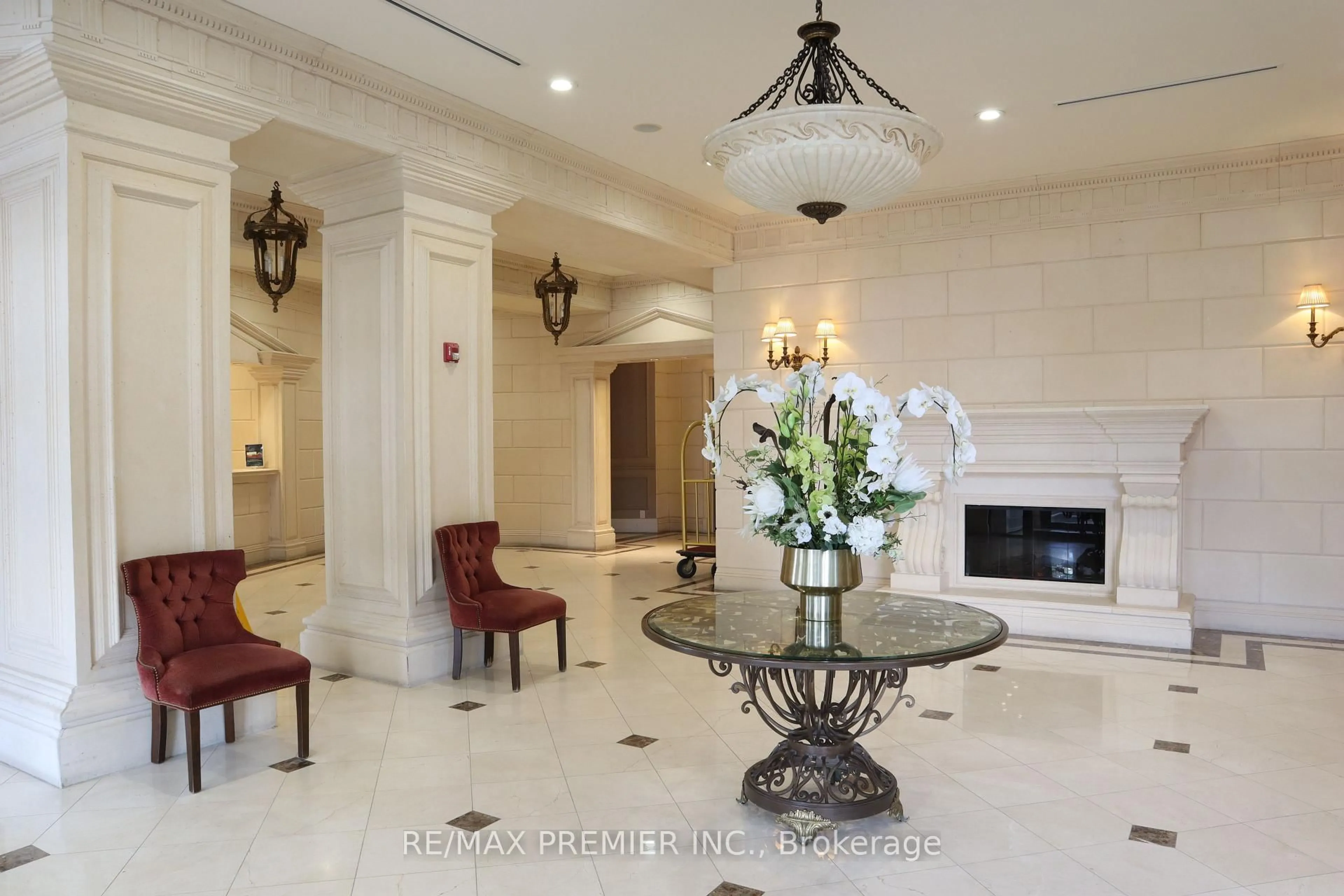 Indoor foyer for 9225 Jane St #1506, Vaughan Ontario L6A 0J7