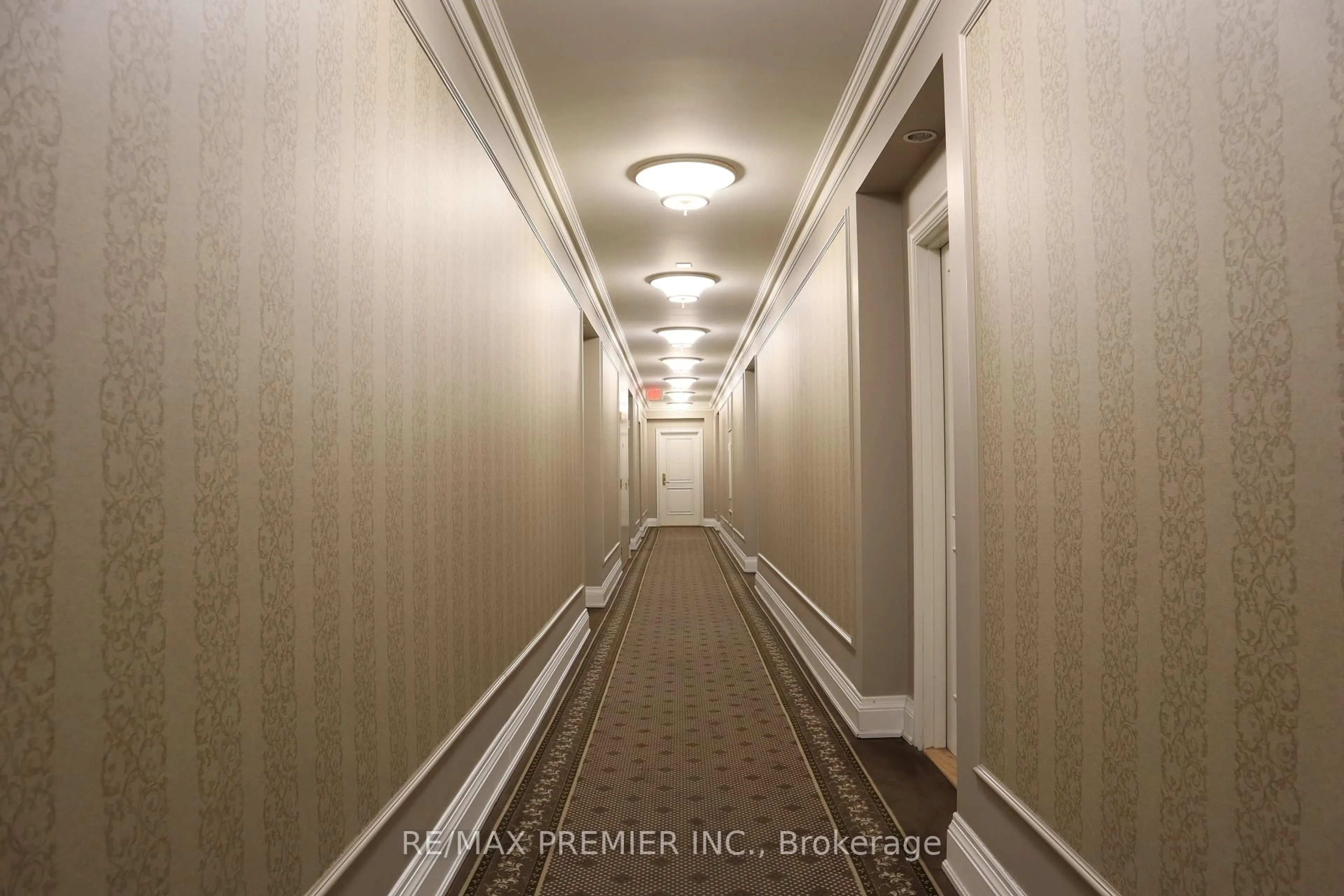 Indoor foyer for 9225 Jane St #1506, Vaughan Ontario L6A 0J7