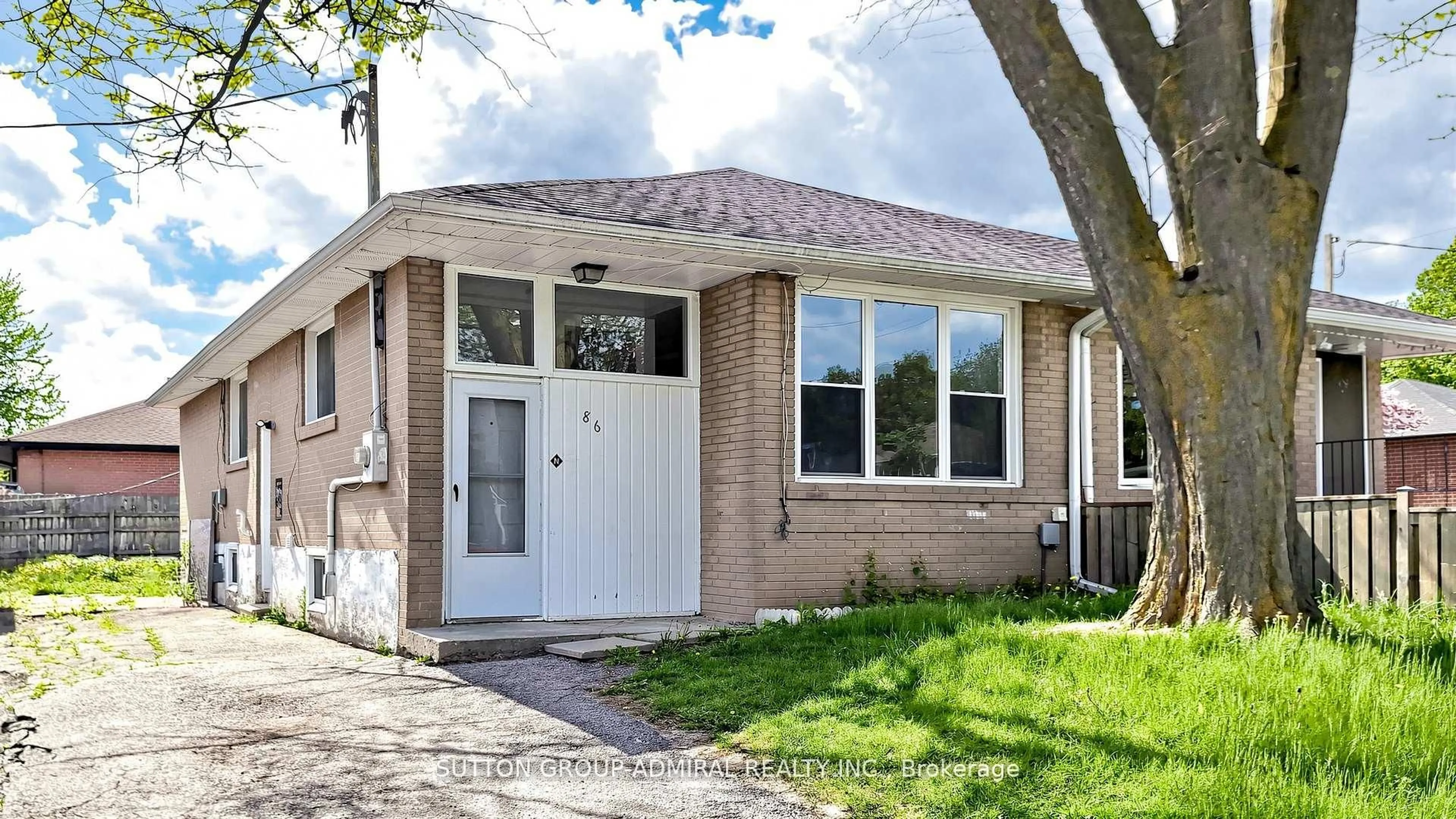 Home with brick exterior material, street for 86 Newbury Dr, Newmarket Ontario L3Y 4R3