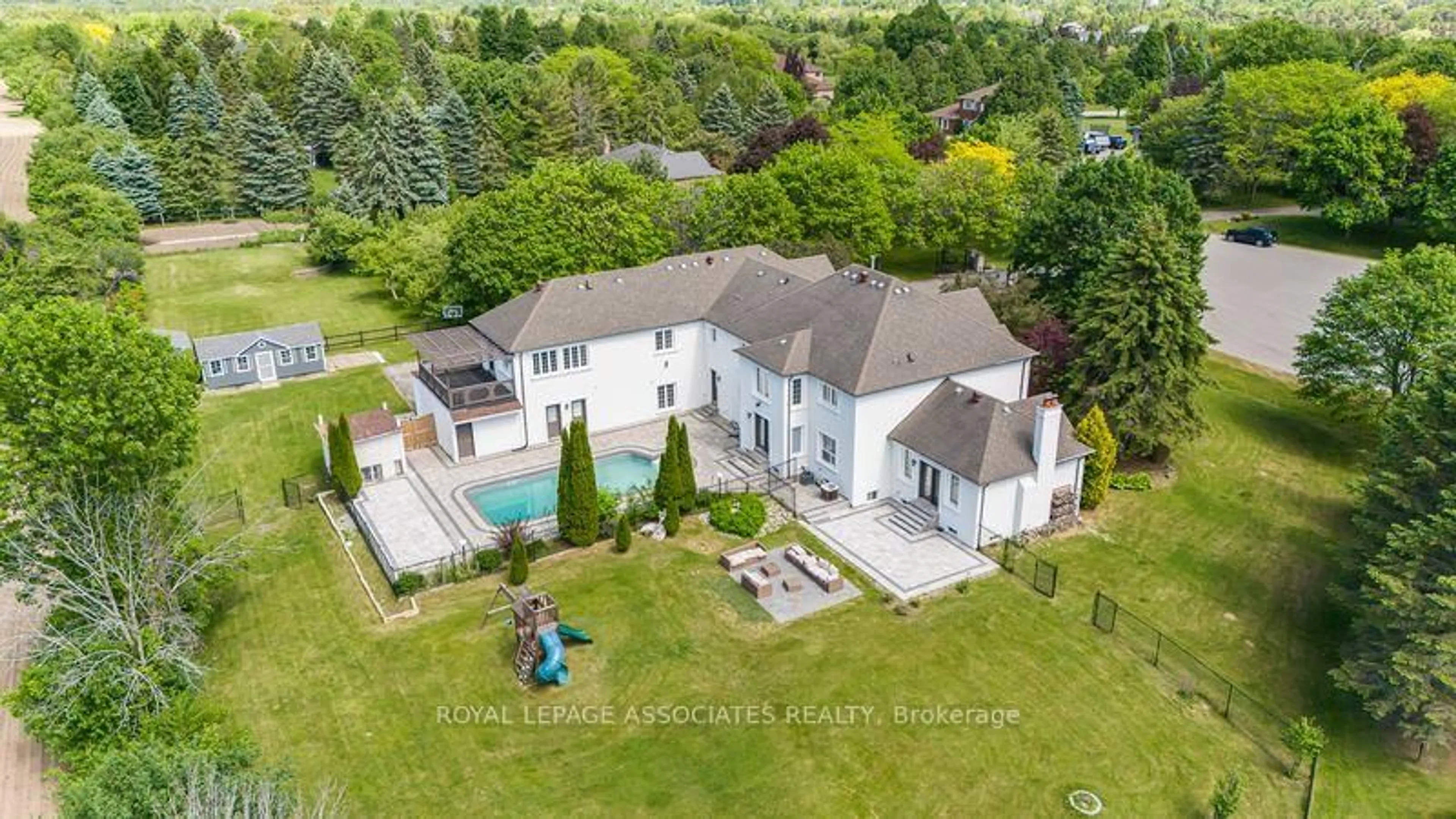 A pic from outside/outdoor area/front of a property/back of a property/a pic from drone, unknown for 69 Raeview Dr, Whitchurch-Stouffville Ontario L4A 3G7