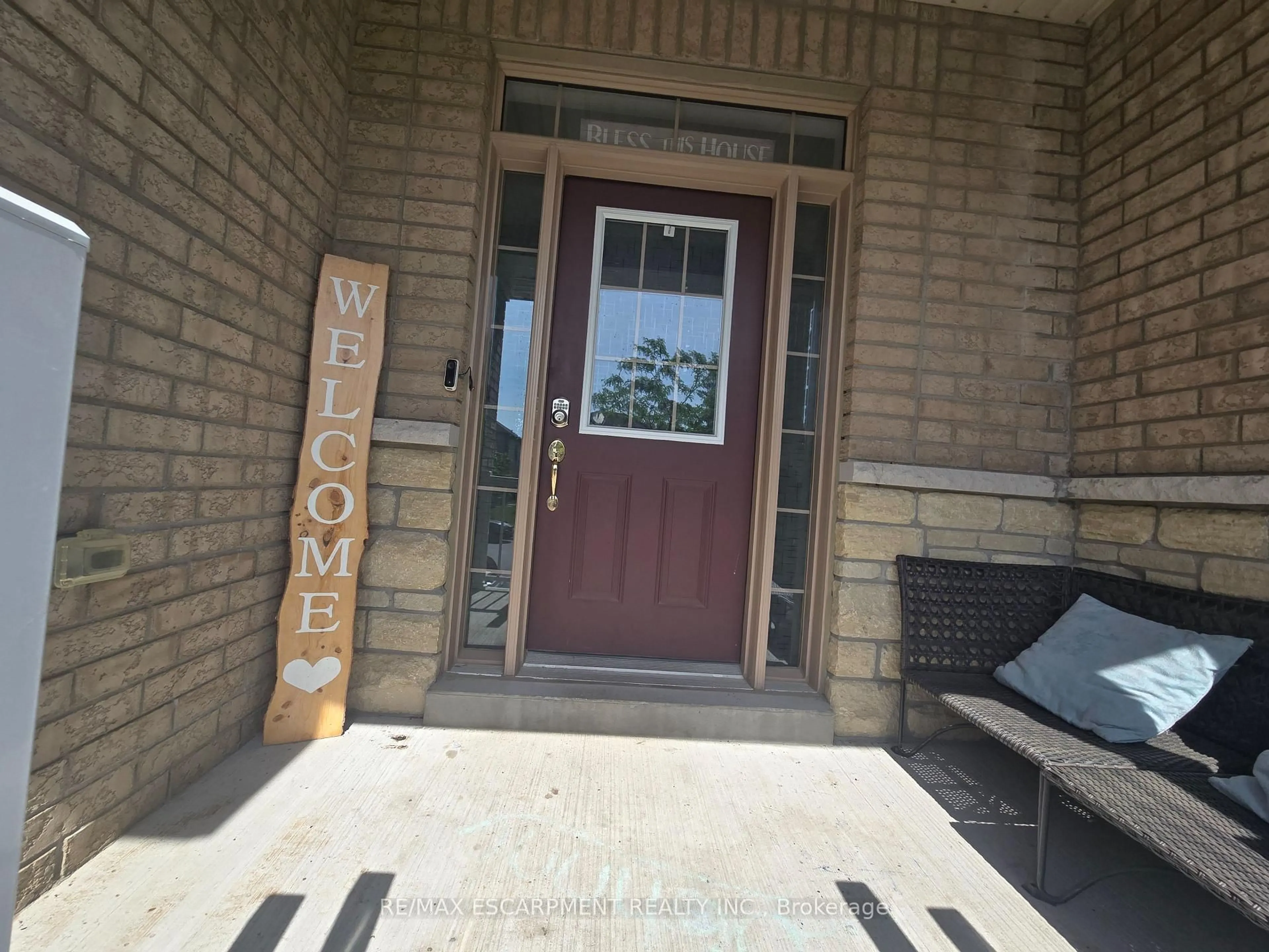 Indoor entryway for 55 GREENWOOD Dr, Essa Ontario L0M 1B5