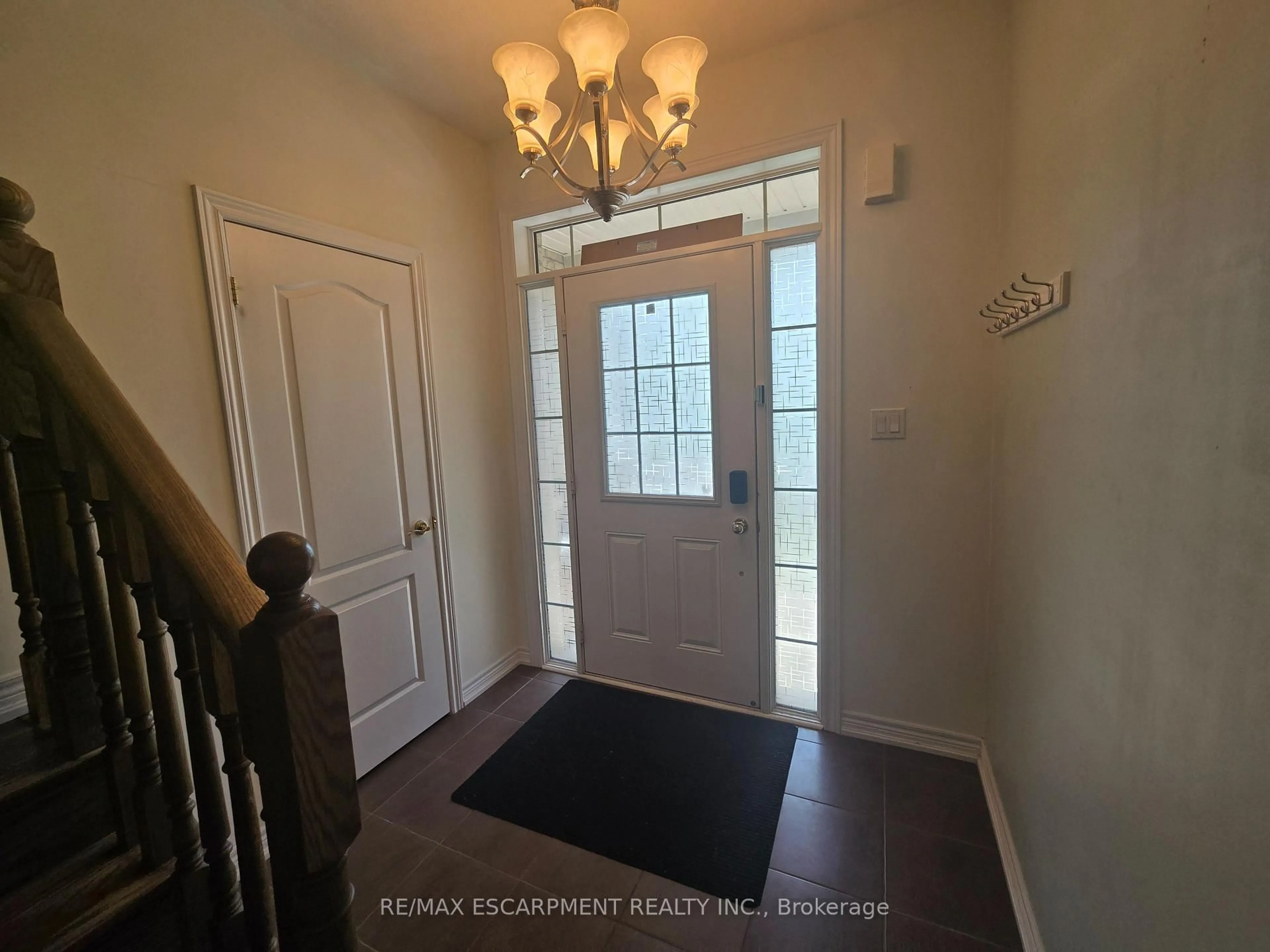 Indoor entryway for 55 GREENWOOD Dr, Essa Ontario L0M 1B5