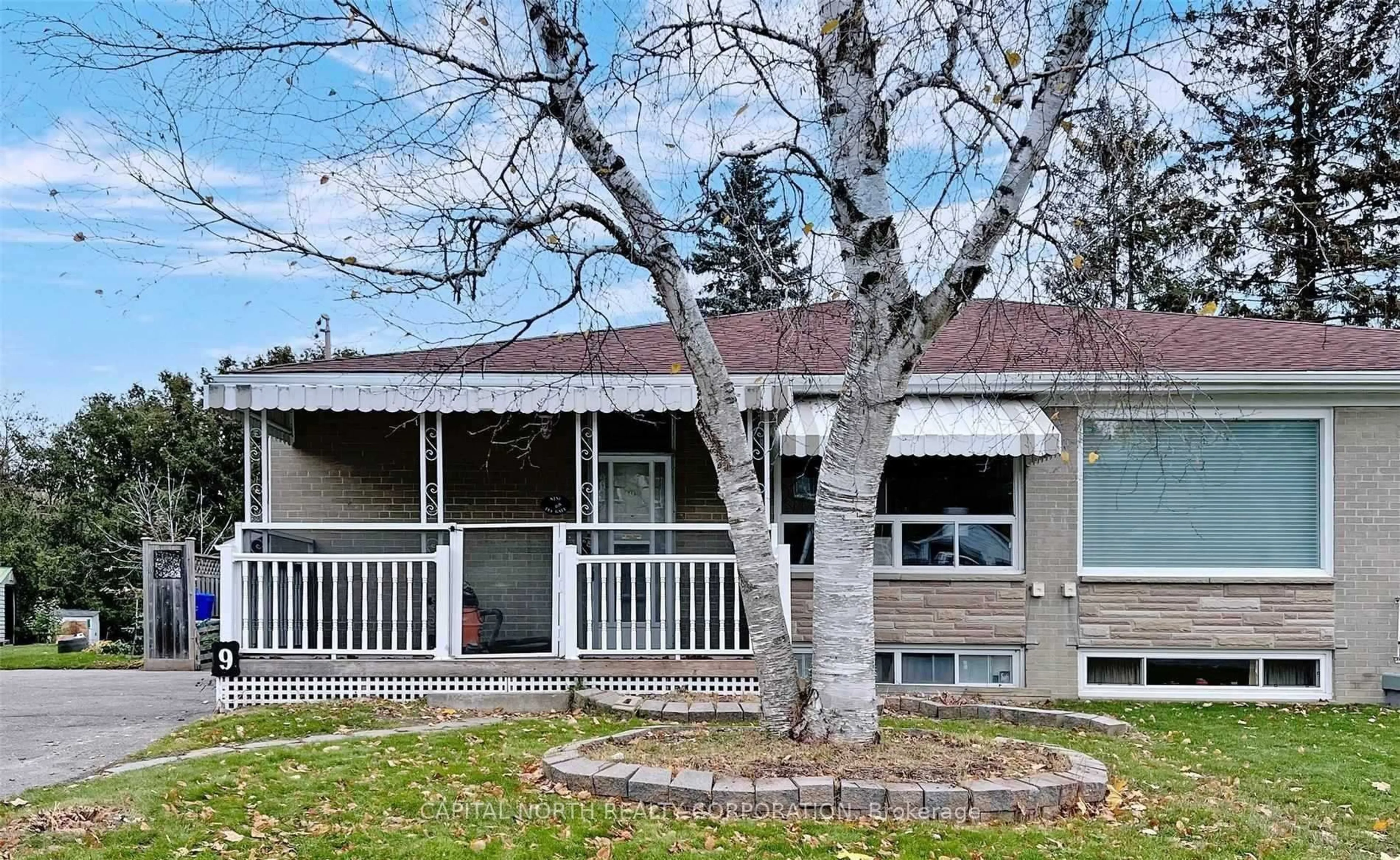 Unknown for 9 Lee Gate, Aurora Ontario L4G 2J6