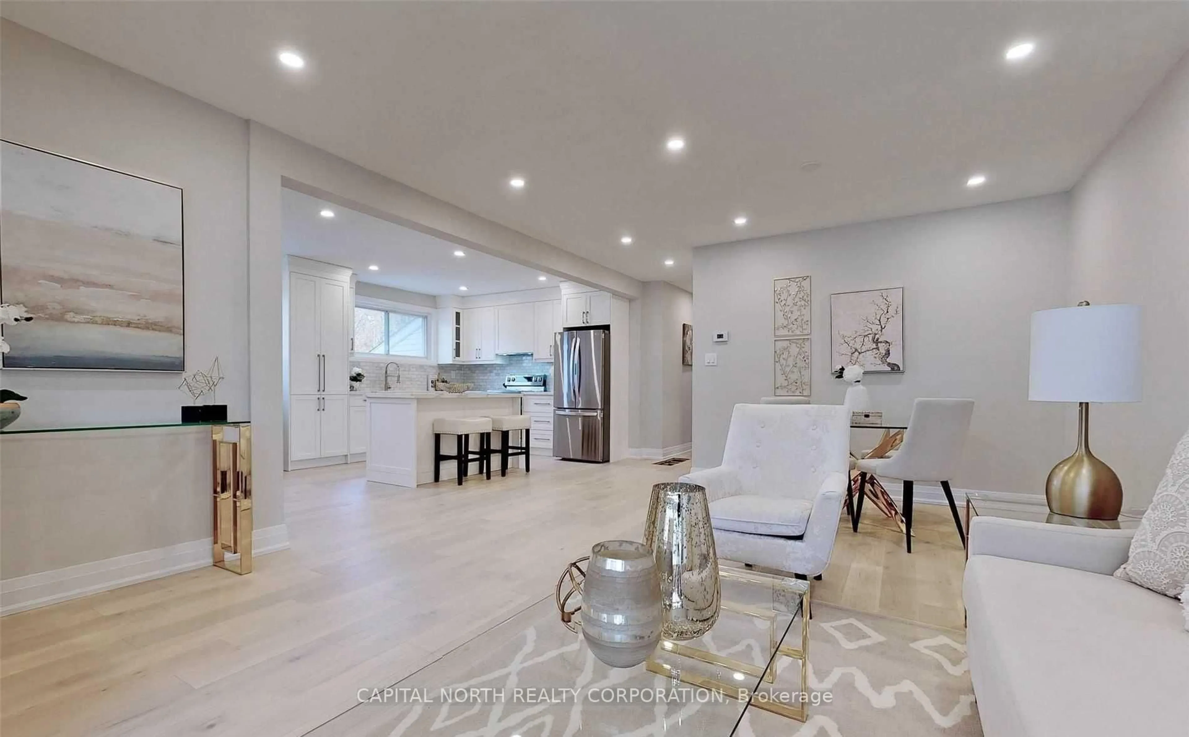 Unknown for 9 Lee Gate, Aurora Ontario L4G 2J6