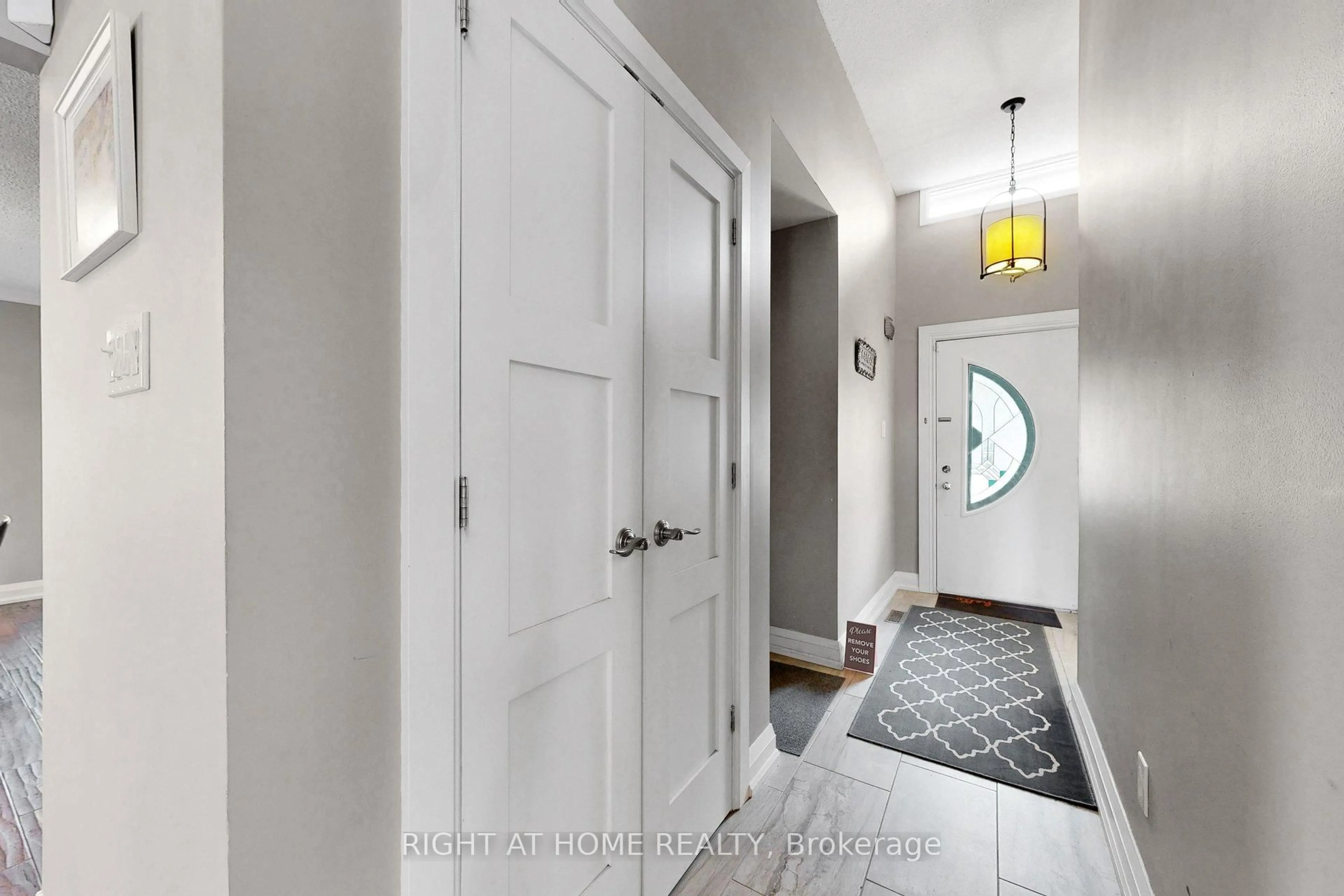 Indoor entryway for 62 Kings College Rd, Markham Ontario L3T 5J8