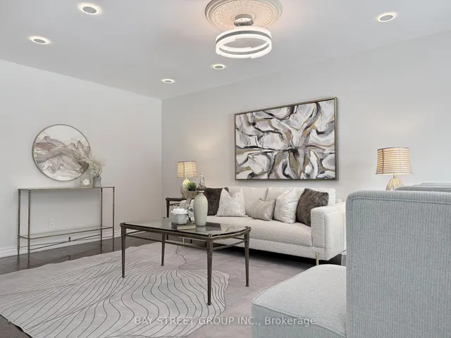 212 risebrough Crct, Markham 4